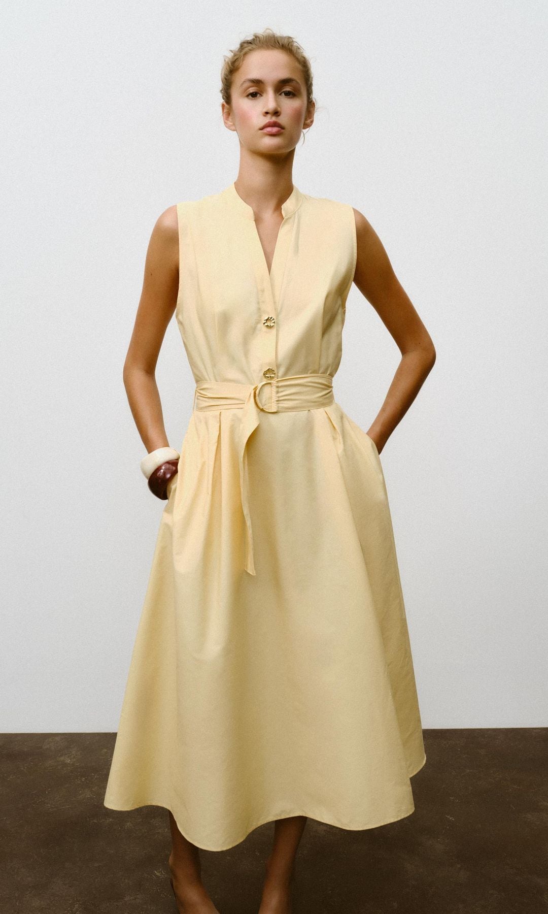 ¡HOLA! Fashion 10 vestidos lisos de Zara que puedes llevar para las vacaciones y en la oficina