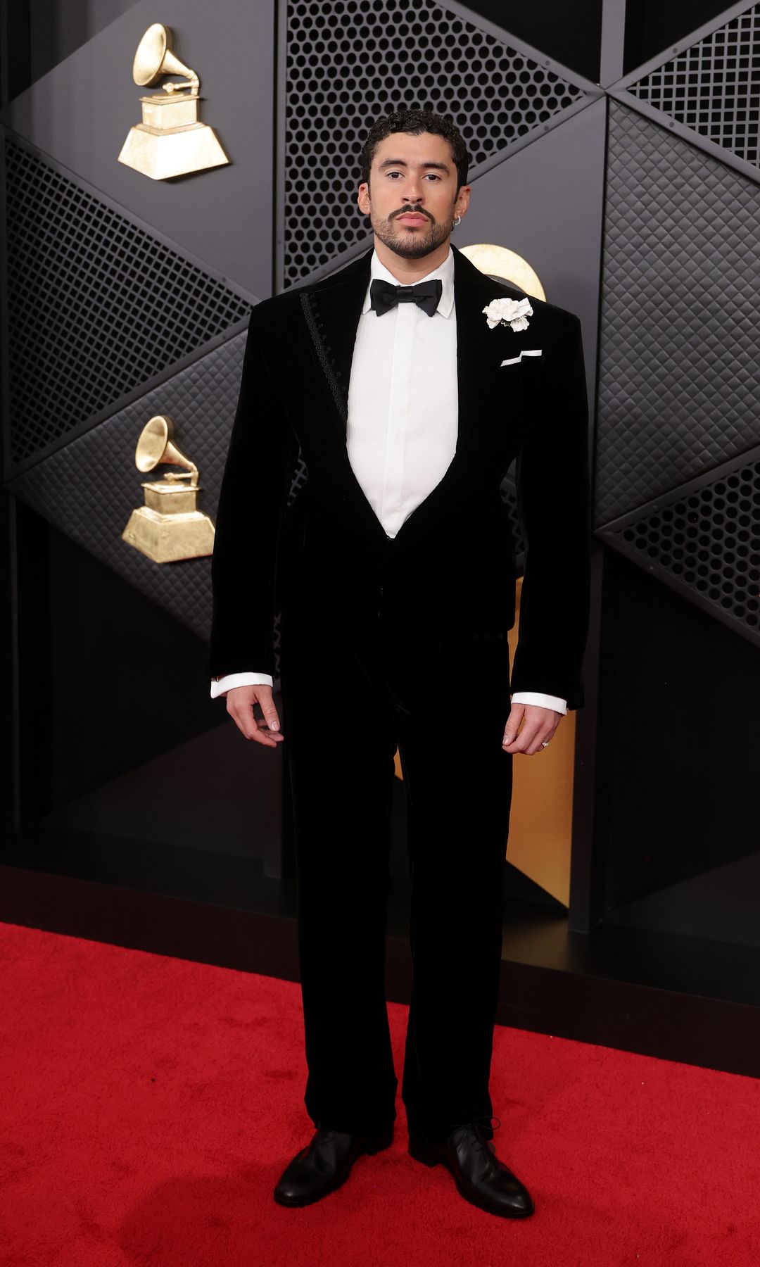 Bad Bunny se convirtió en el primero en utilizar un traje masculino de Schiaparelli.