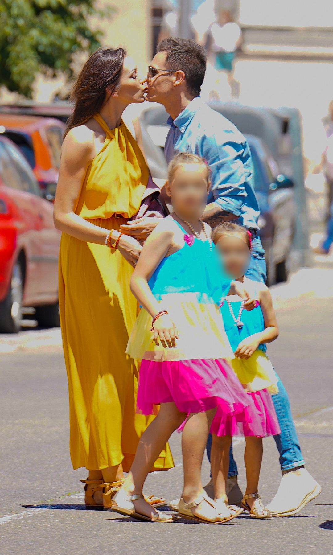 Christian Gálvez, Patricia Pardo y las dos hijas de la presentadora el 4 de junio de 2022 en Madrid