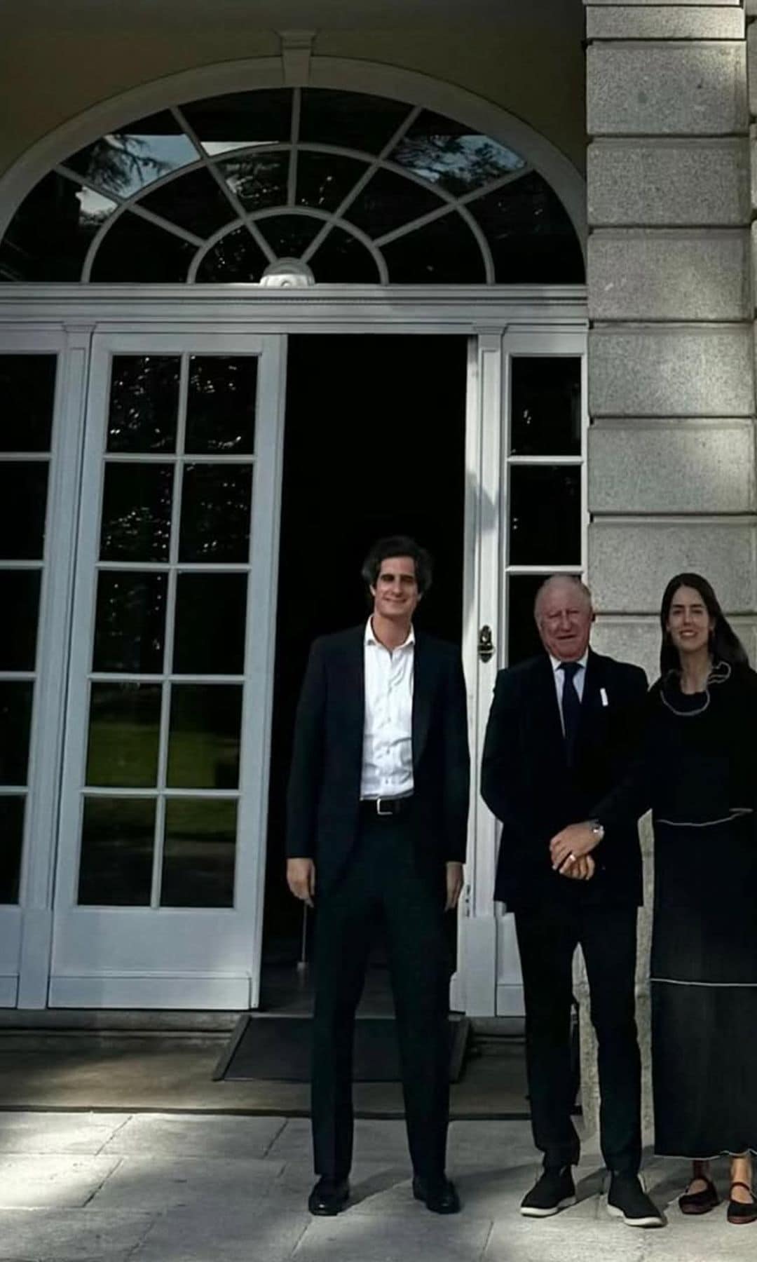 Los duques de Huéscar con Alberto Morillas