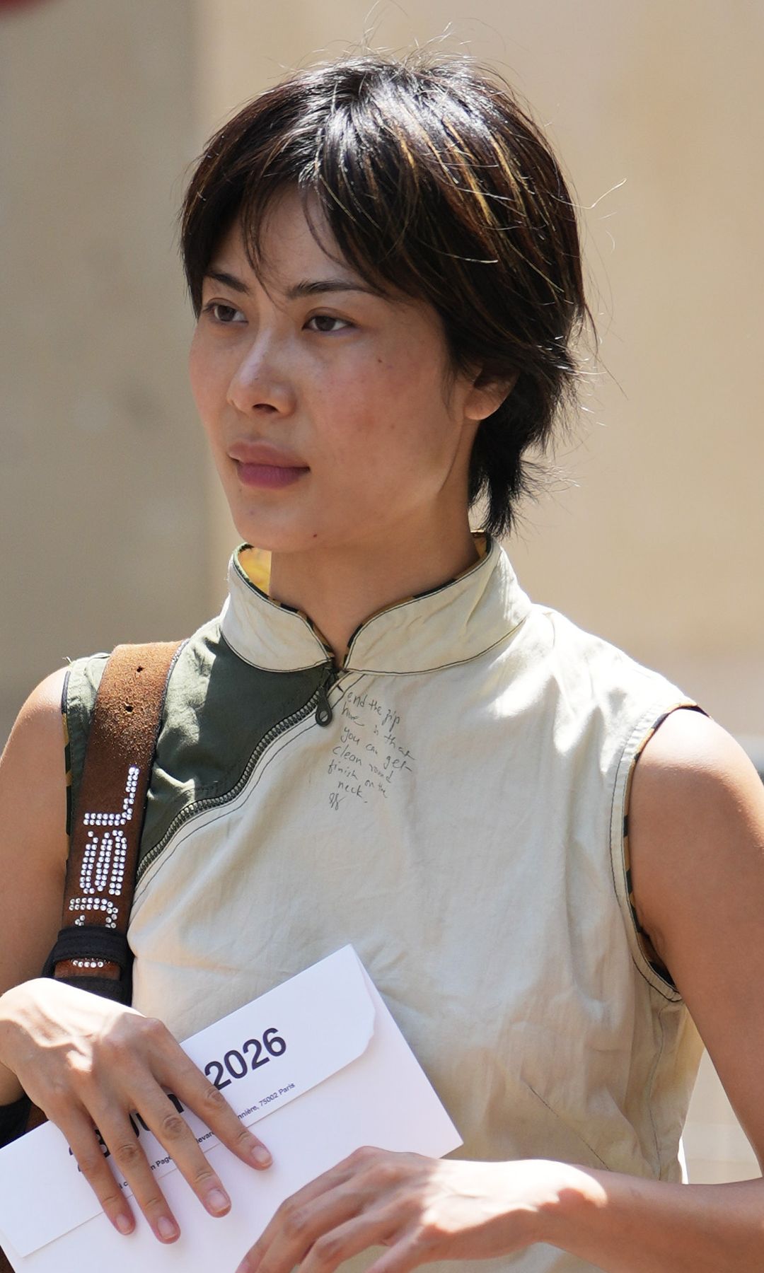 Mujer con pelo corto