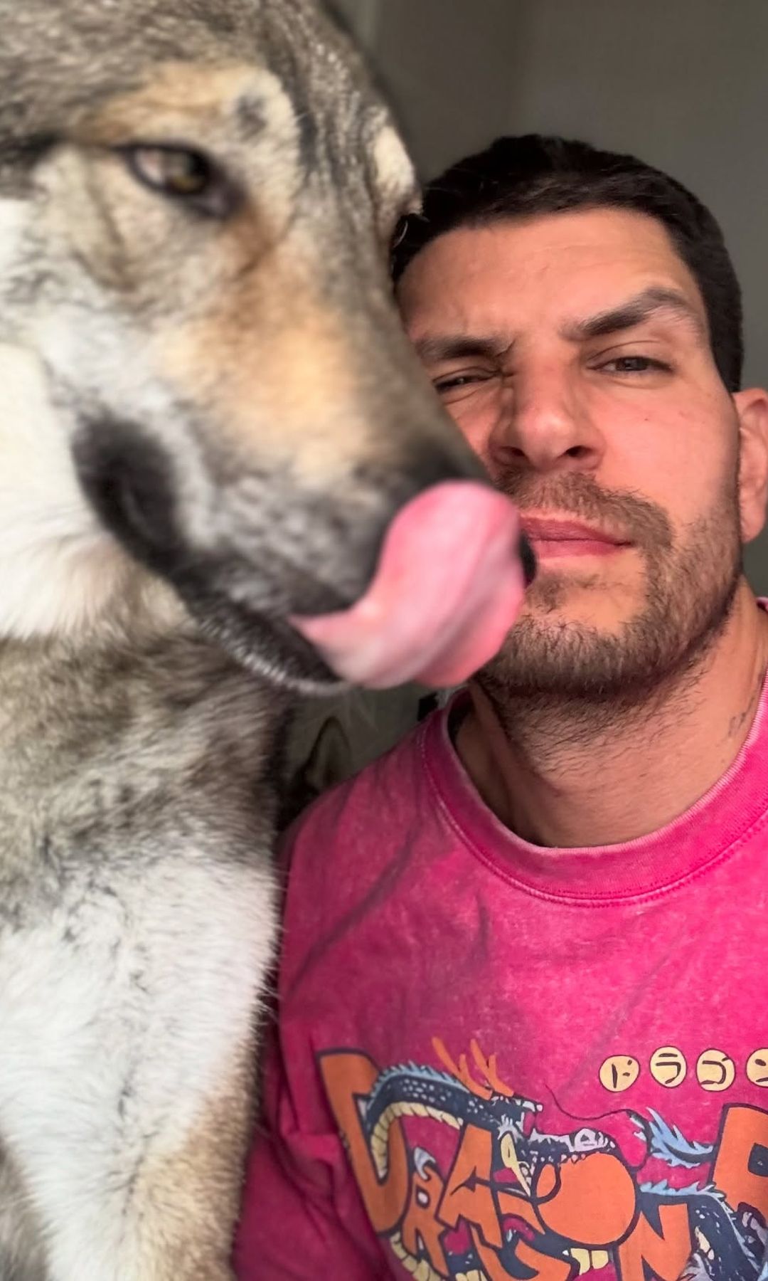 Diego Matamoros con su perro 
