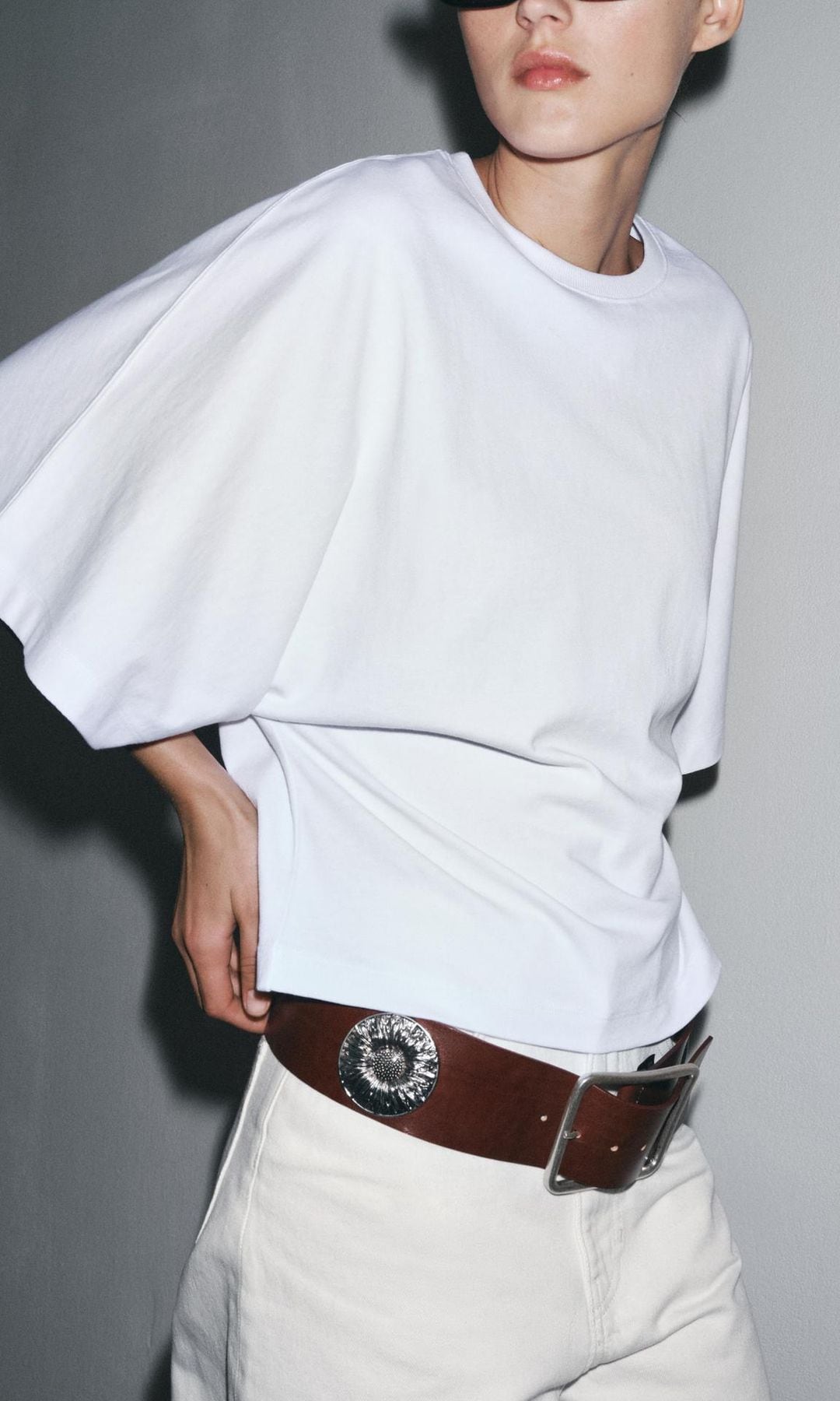 Camiseta blanca manga capa de Zara