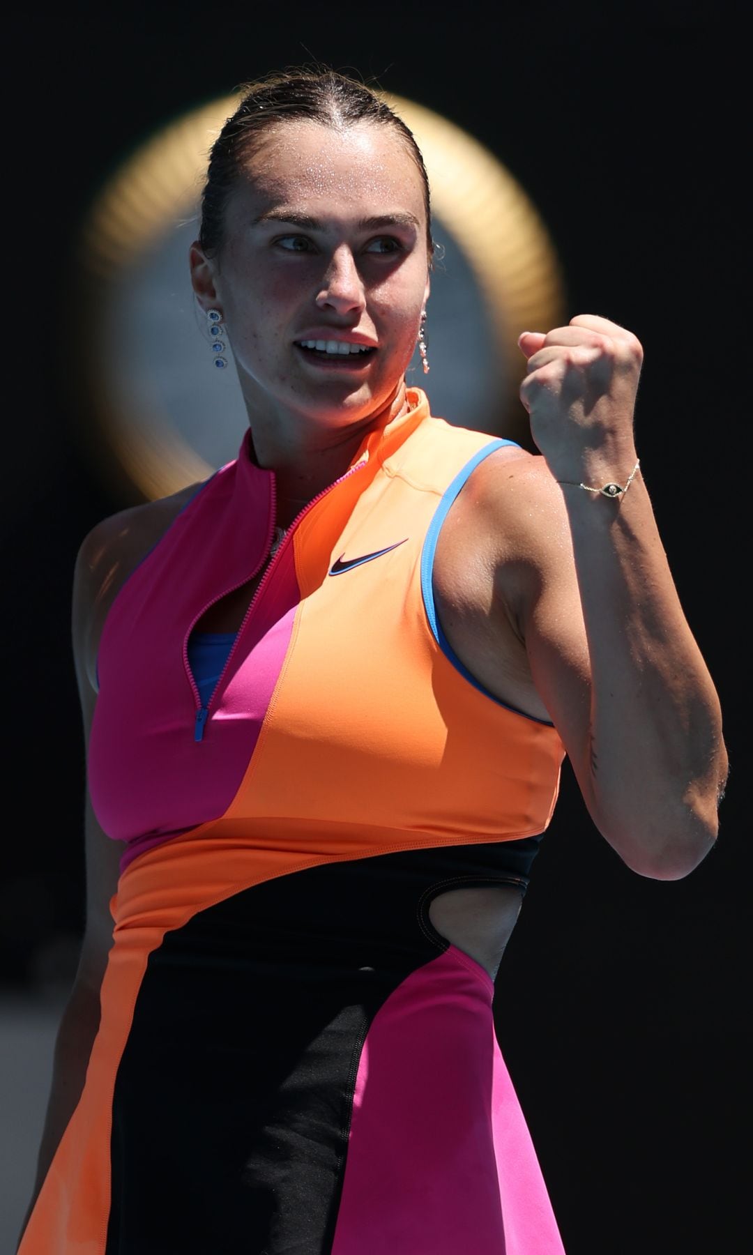 Aryna Sabalenka celebra su victoria contra Iva Jovic de Estados Unidos. 