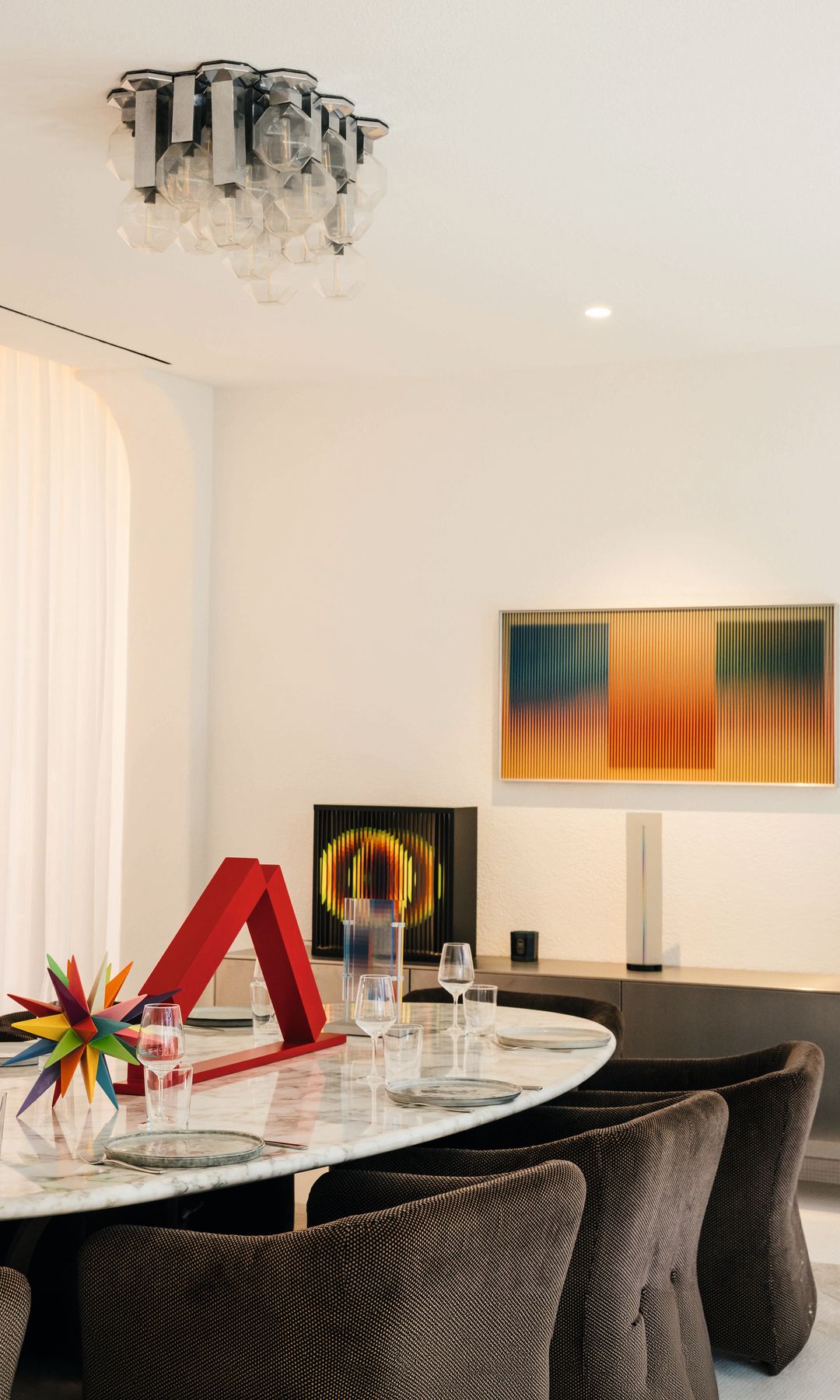 Espacios del saló cocina de la casa del artista Felipe Pantone