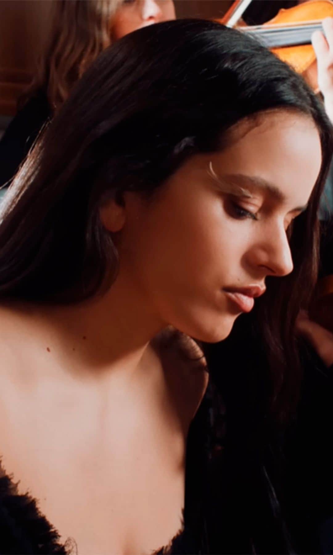 ¿Un mensaje para Rauw Alejandro? La joya en forma de corazón de Rosalía en 'Berghain' está llena de significado