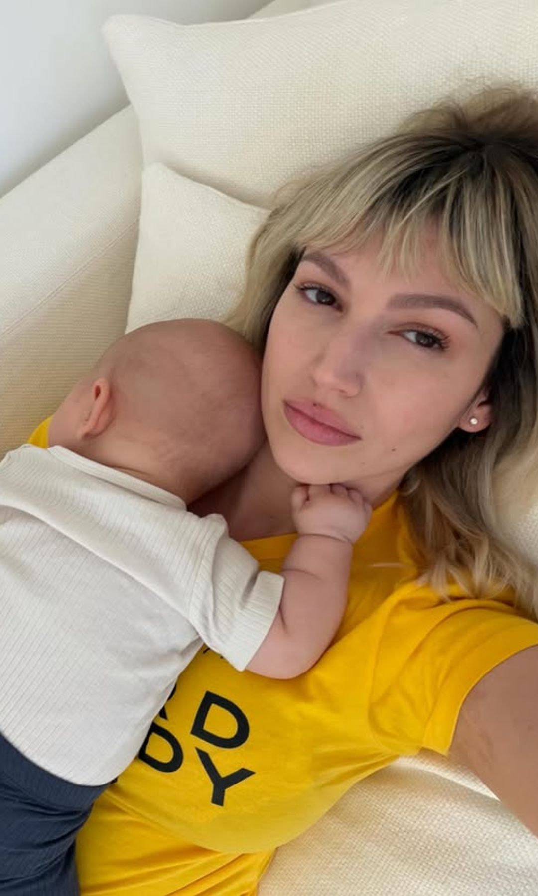Úrsula Corberó y su hijo, Dante, en una tierna imagen publicada en sus redes sociales.