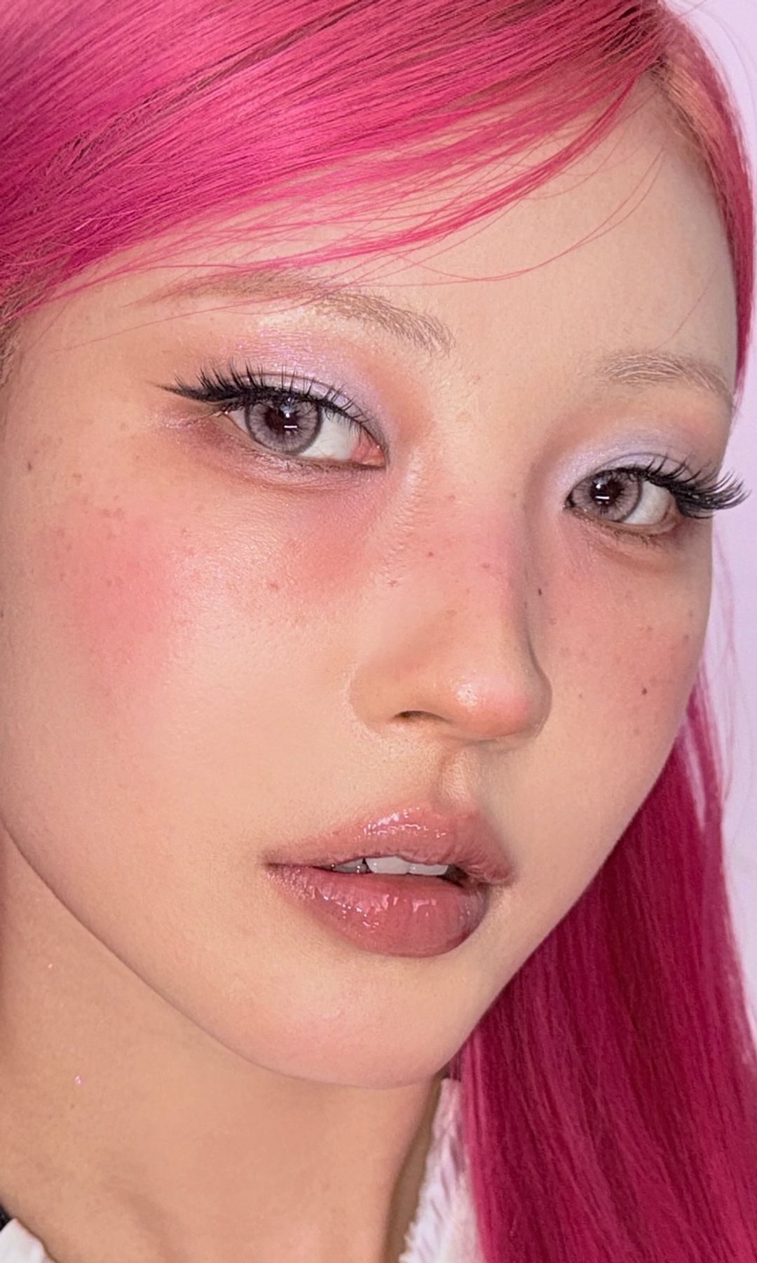 Maquillaje de ojeras con colorete