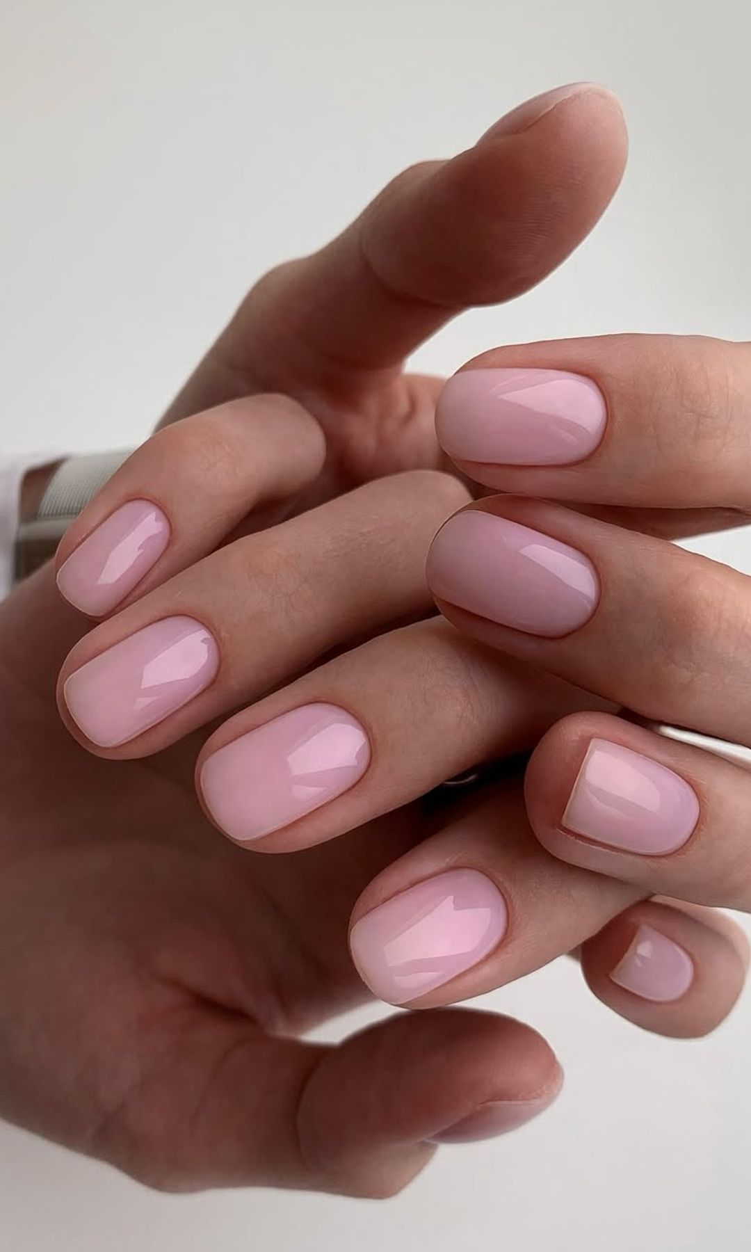 Manicura italiana rosa