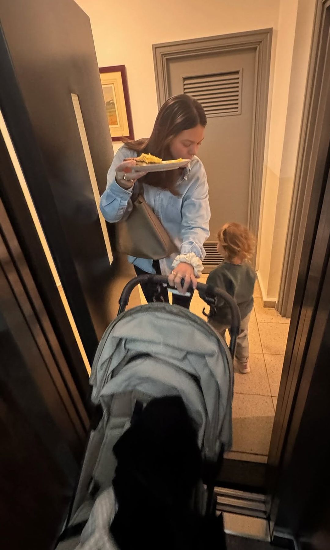 Isabelle Junot, con sus dos hijas