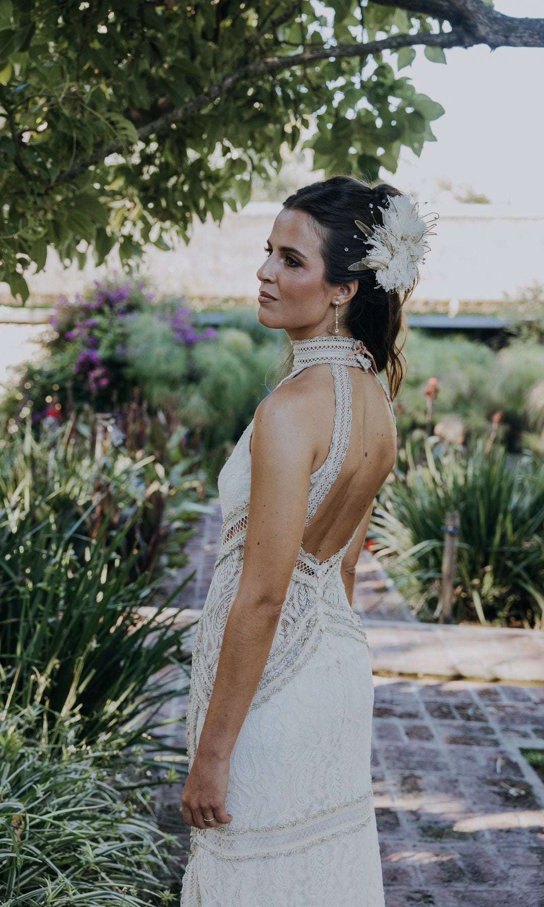 La boda en Uruguay de Margarita y Bautista espalda de novia