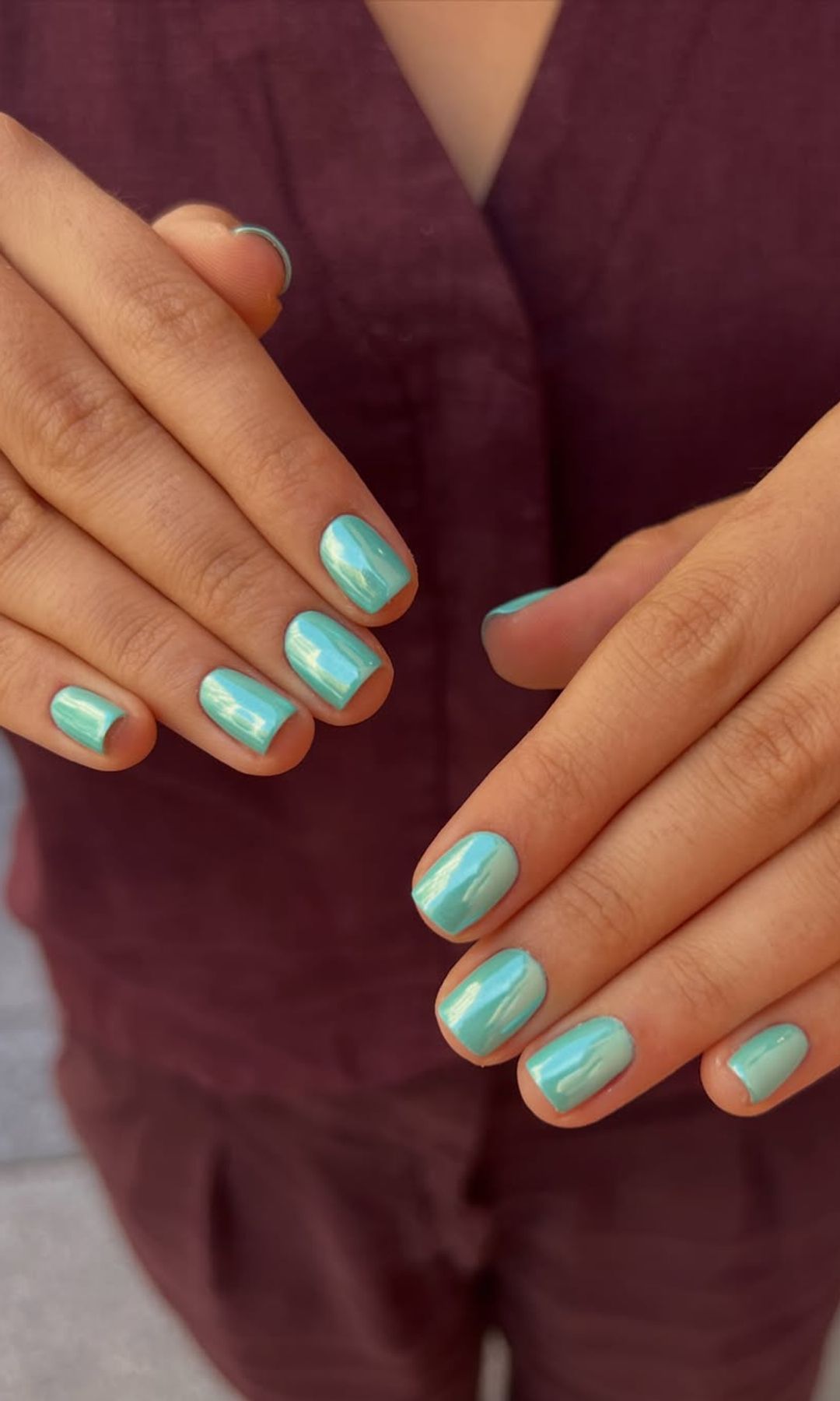 Manicura en azul turquesa