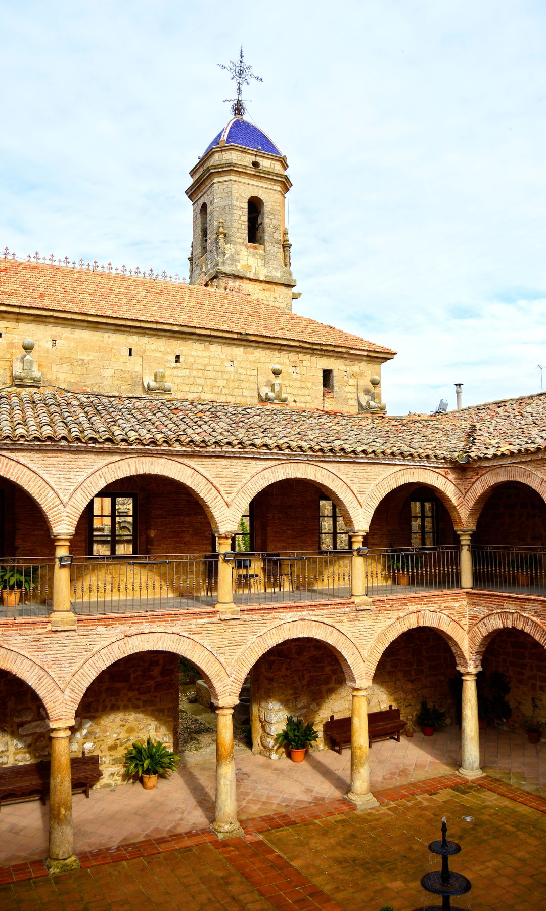 Claustro de la Claustro de la colegiata de Santiago, Castellar, Jaén