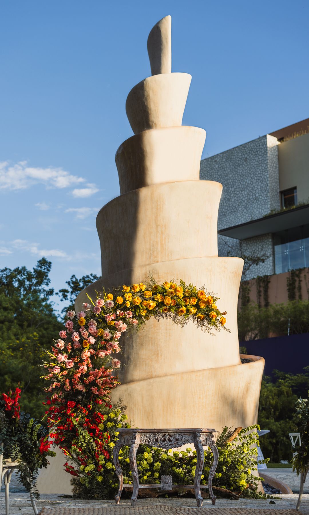 La decoración y el mobiliario se unen al venue para crear una velada inolvidable.