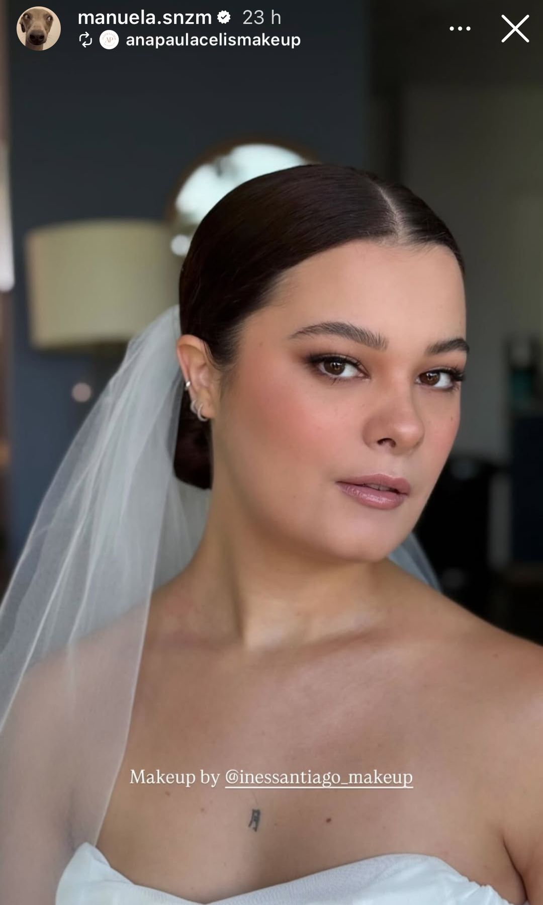 Manuela causó revuelo al mostrarse vestida de novia con un maquillaje impecable.