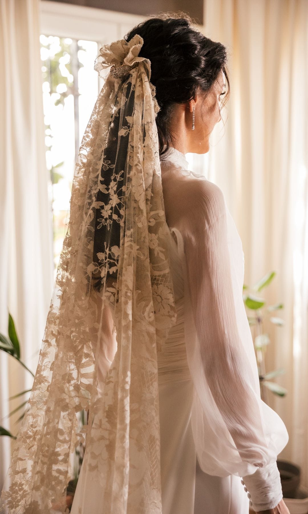 Novias con mantilla andaluzas