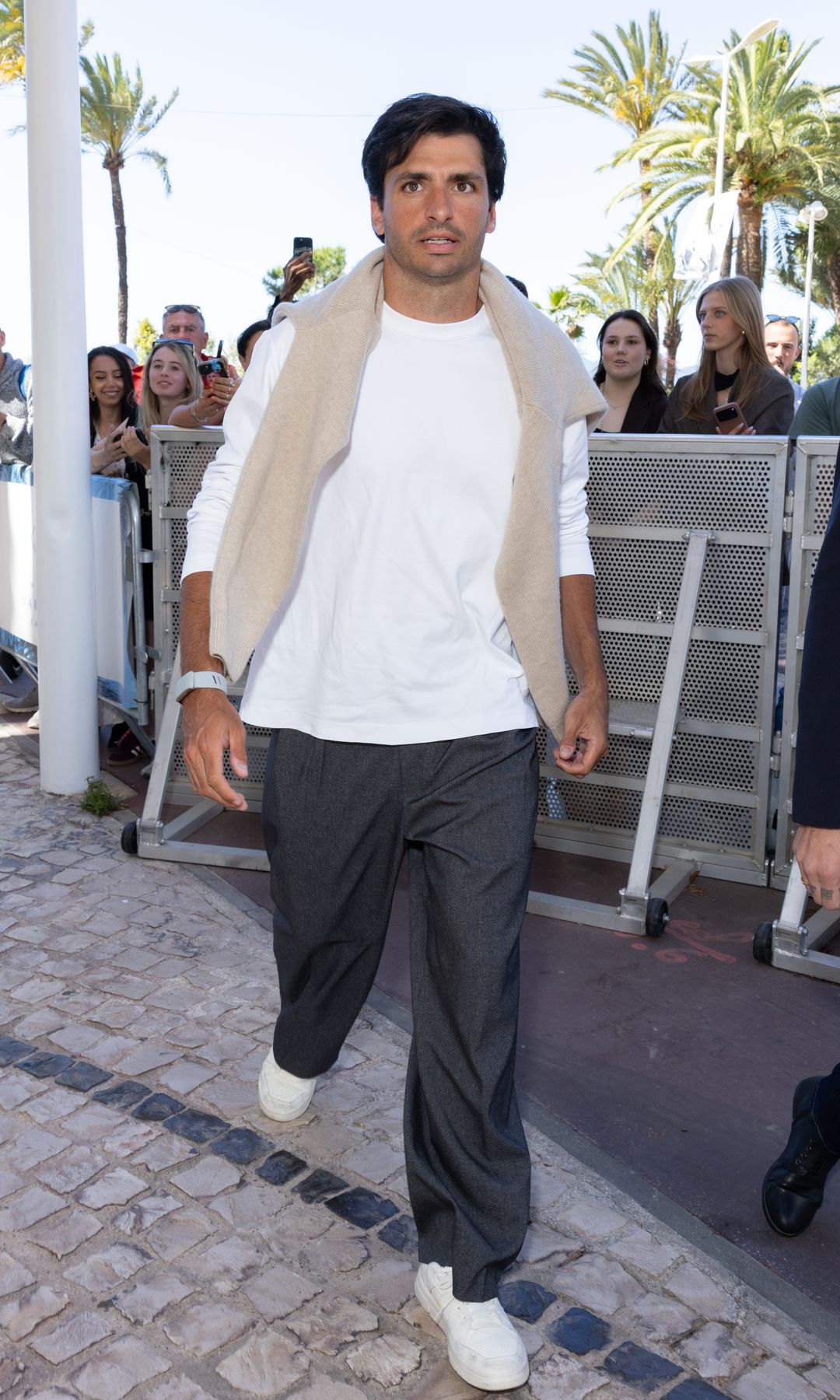 Carlos Sainz Jr. llega a Cannes (mayo de 2026) 