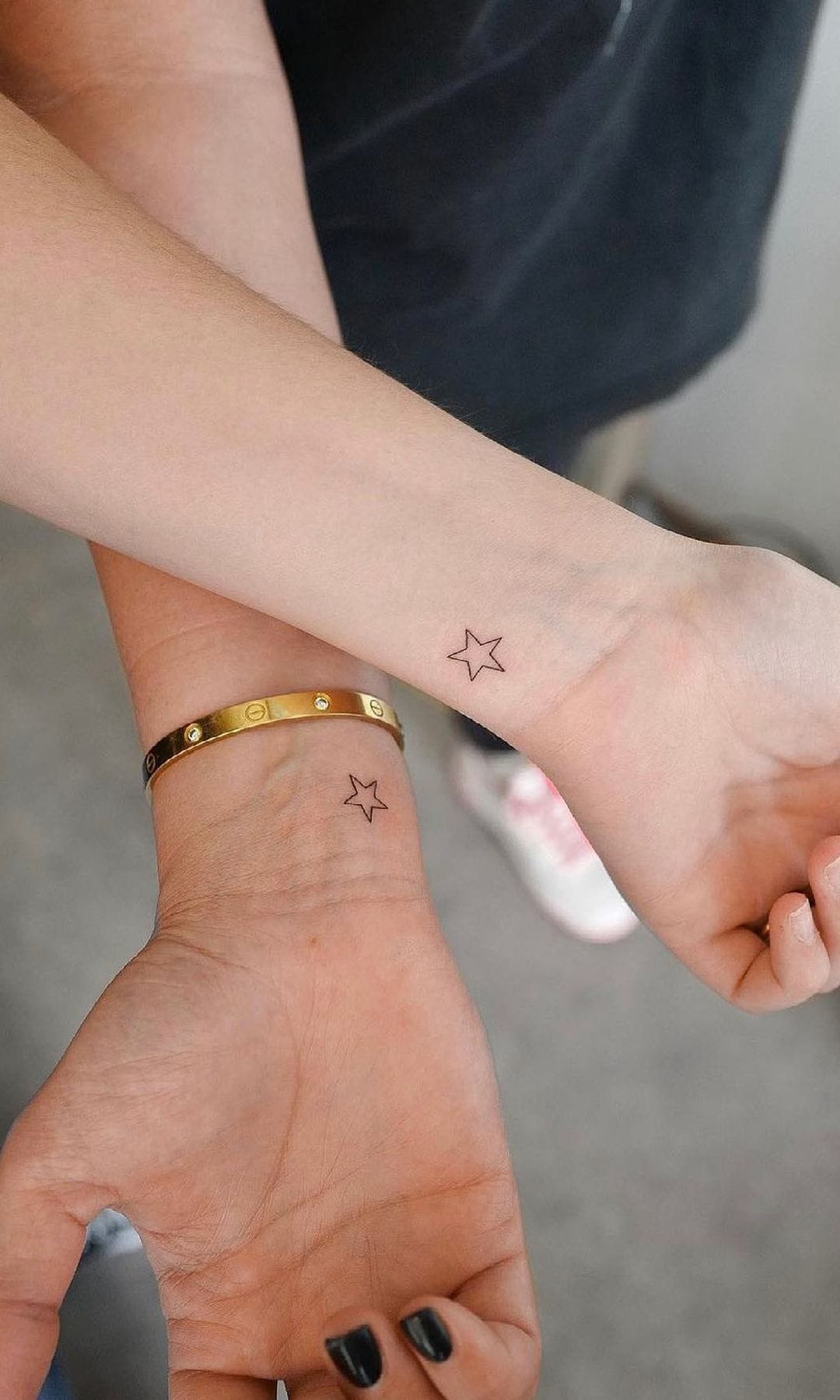 Tatuaje para madre e hija de estrellas