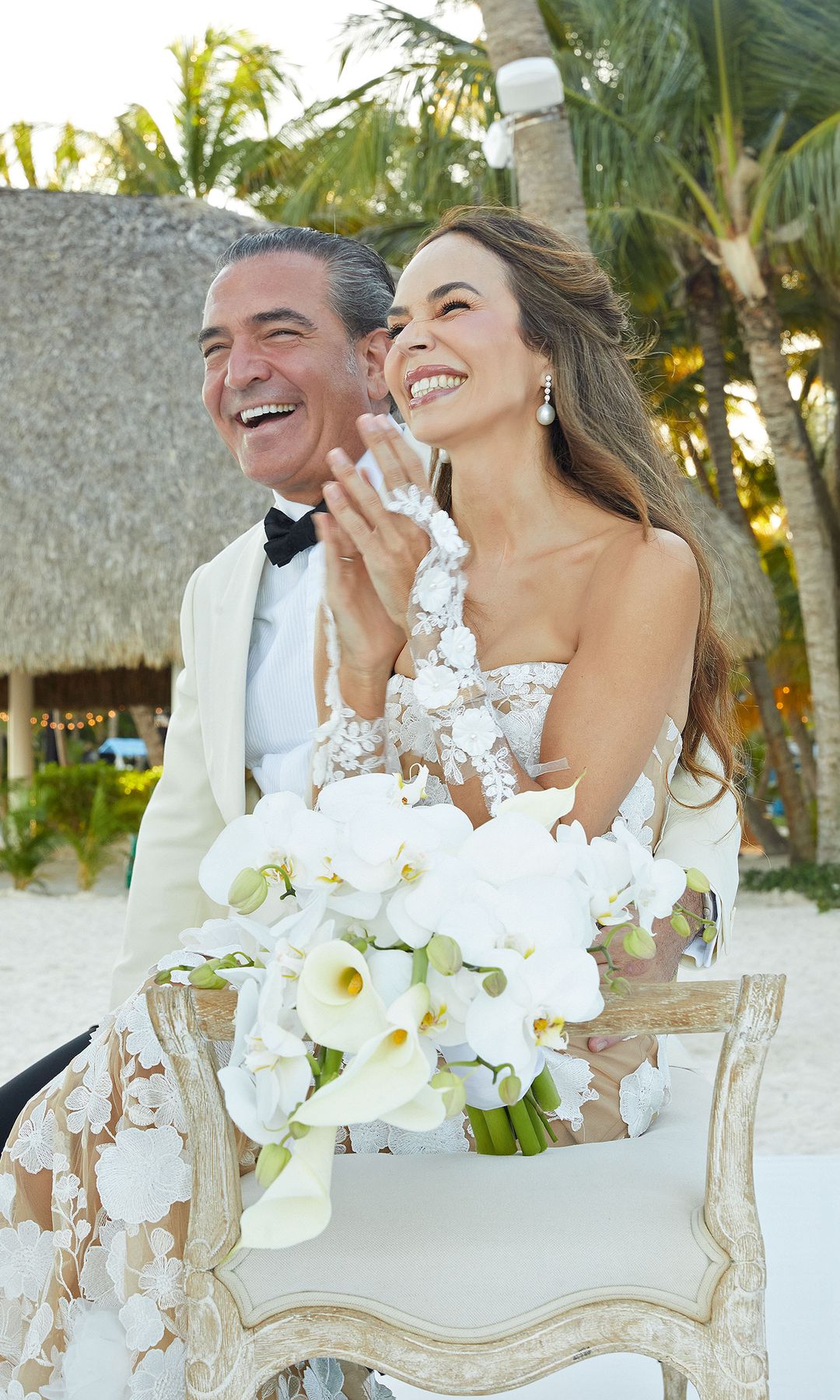 Gigi Sarasola y Sara Zaldívar, muy sonrientes durante la ceremonia