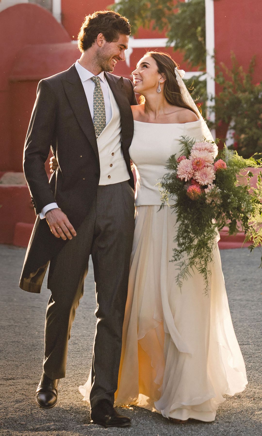 María, hija de Pepín Liria, se decantó por un vestido blanco crudo para su boda