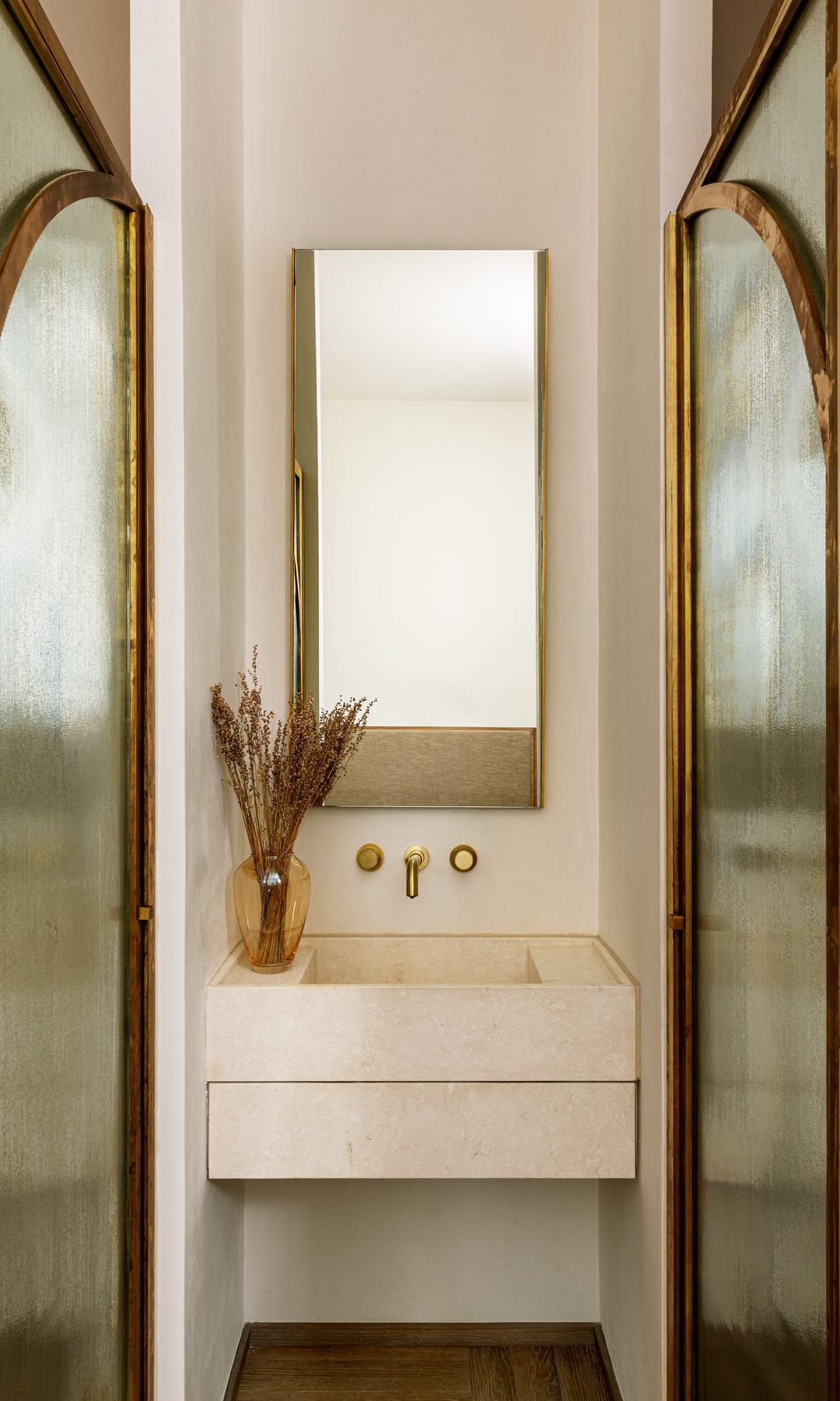 Baño con cabinas