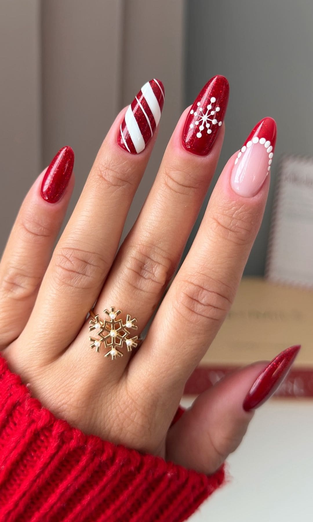 Manicura roja navideña