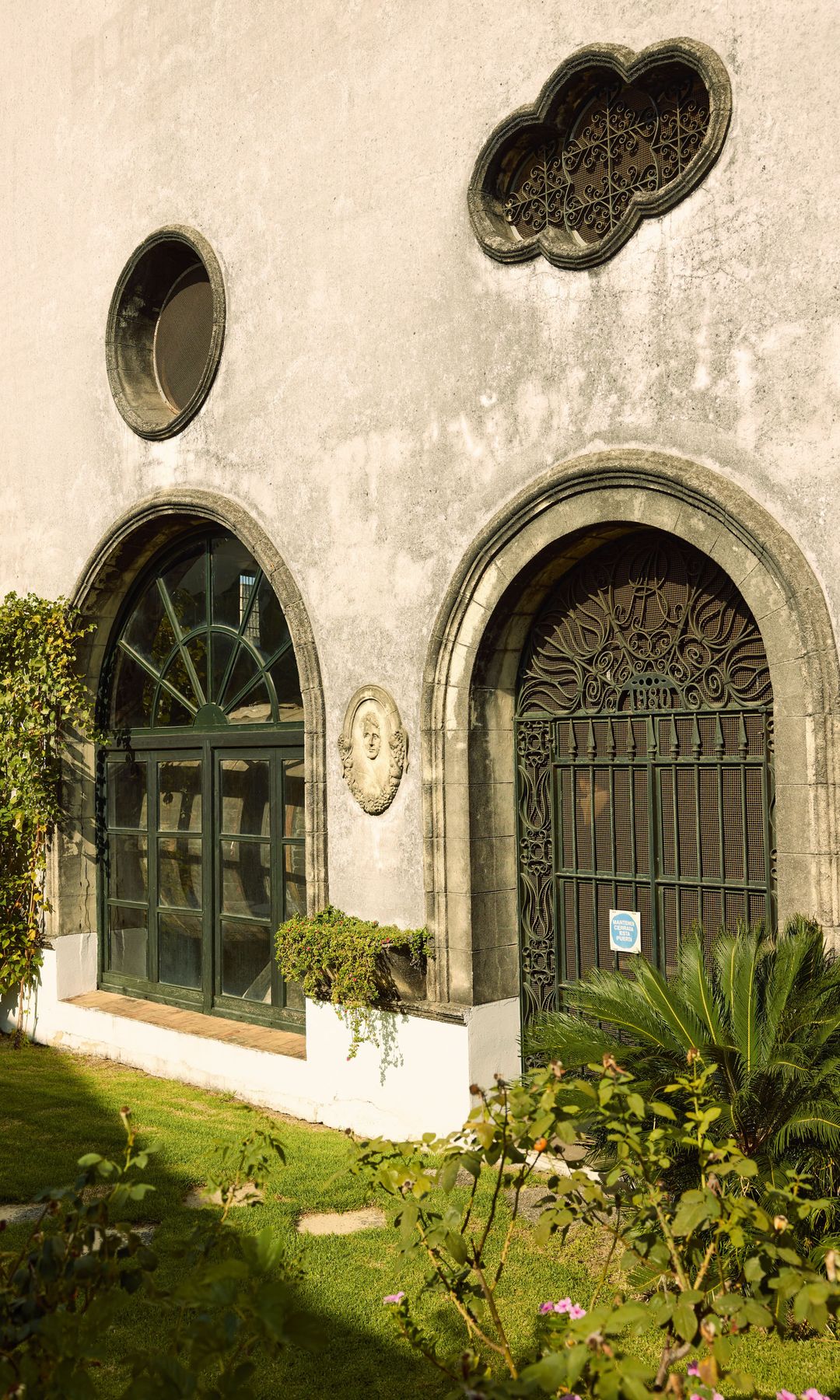Exterior de las bodegas Barbadillo