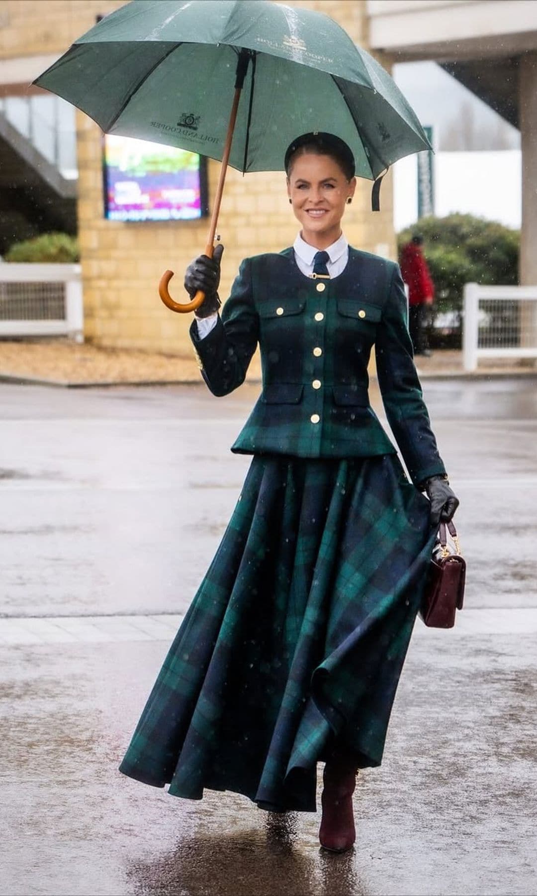 Jade Holland Cooper en las carreras de caballos de Cheltenham, 2025.