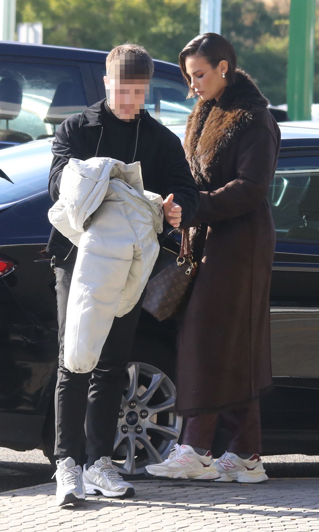 Jessica Bueno llega a la estación del AVE, junto a su hijo Fran el 10 de enero de 2026 en Sevilla 