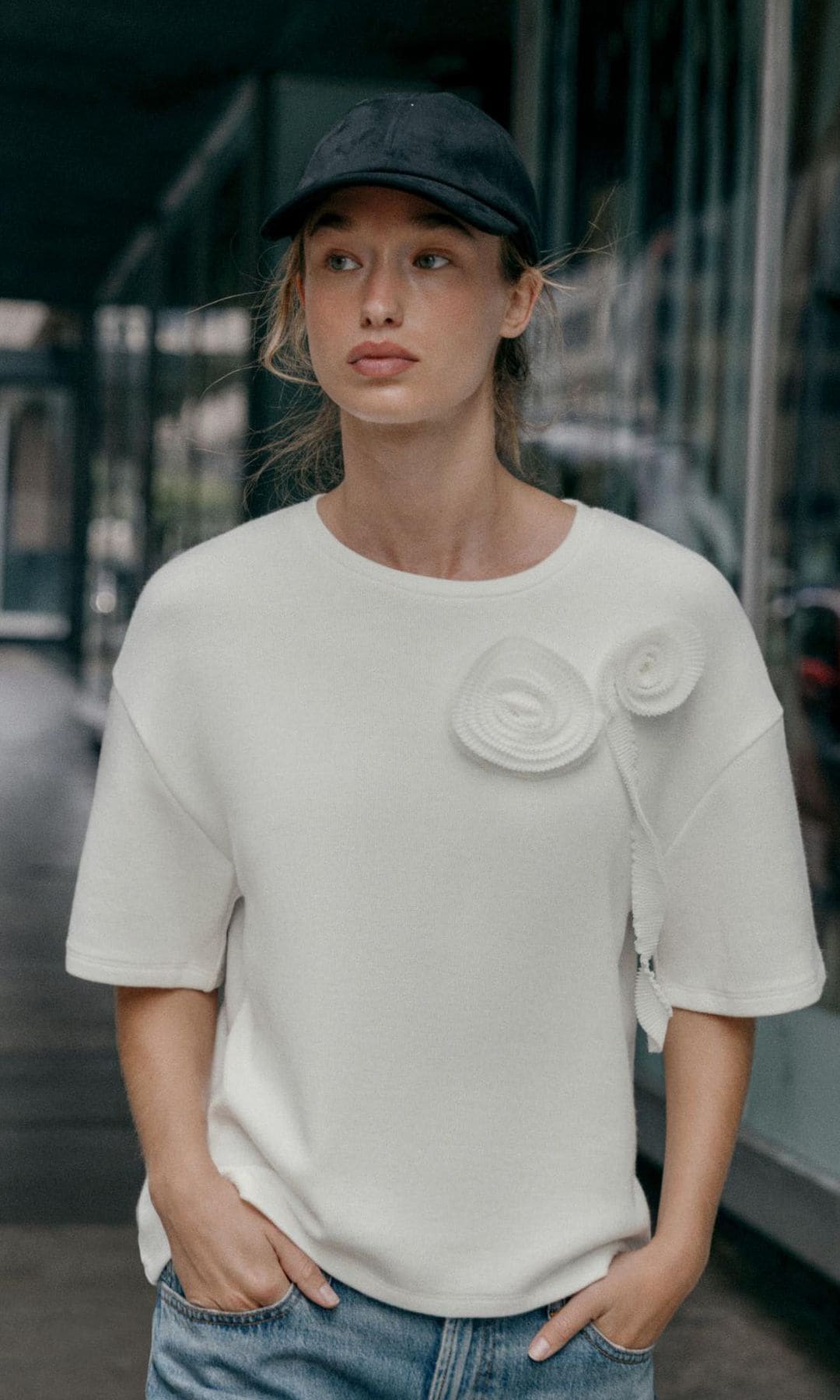 Si tengo que elegir una camiseta para mis looks con vaqueros que sea una de estas 5 de Zara con detalles especiales