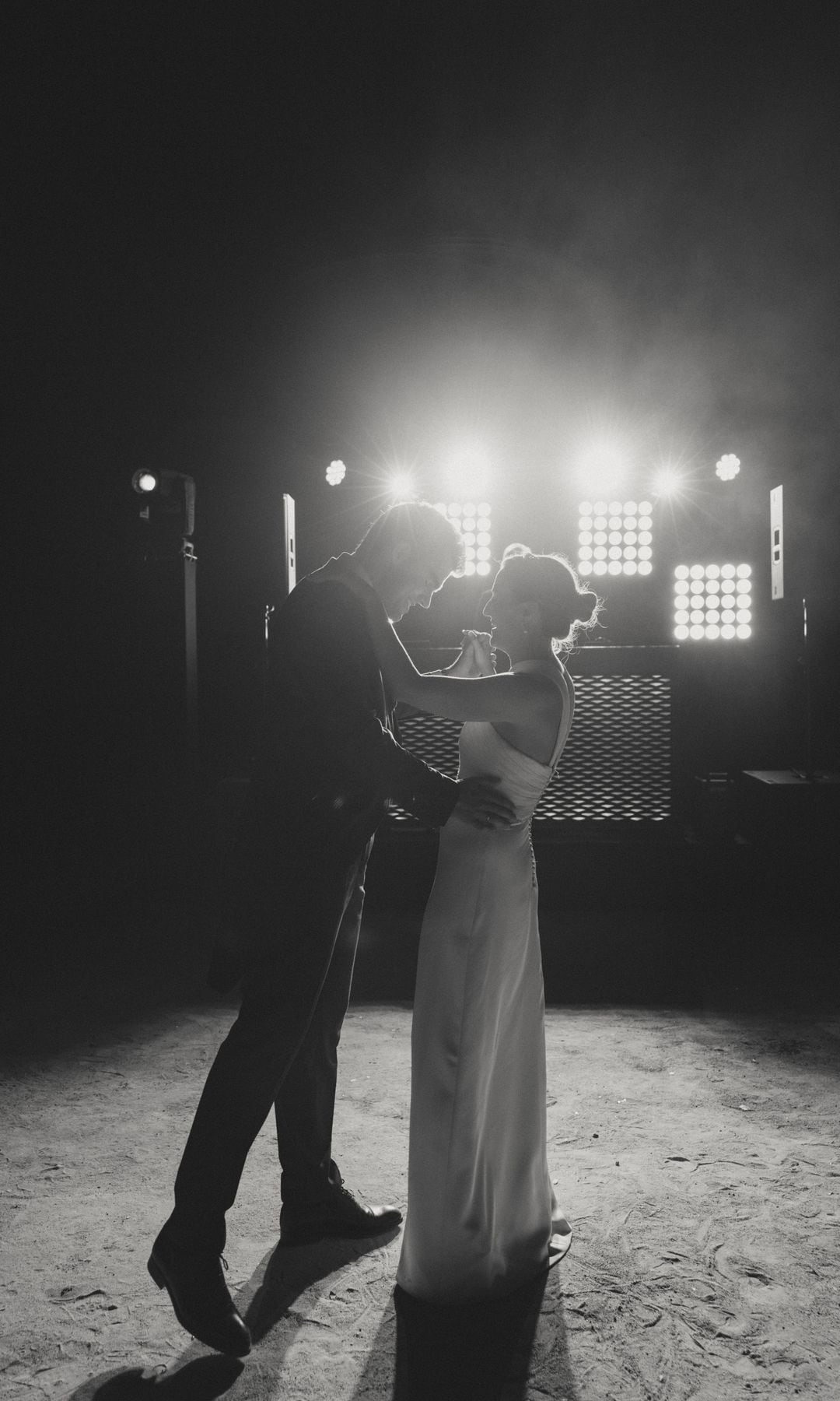 Vestido de novia convertible con escote cruzado de Ana Herrero de Tejada