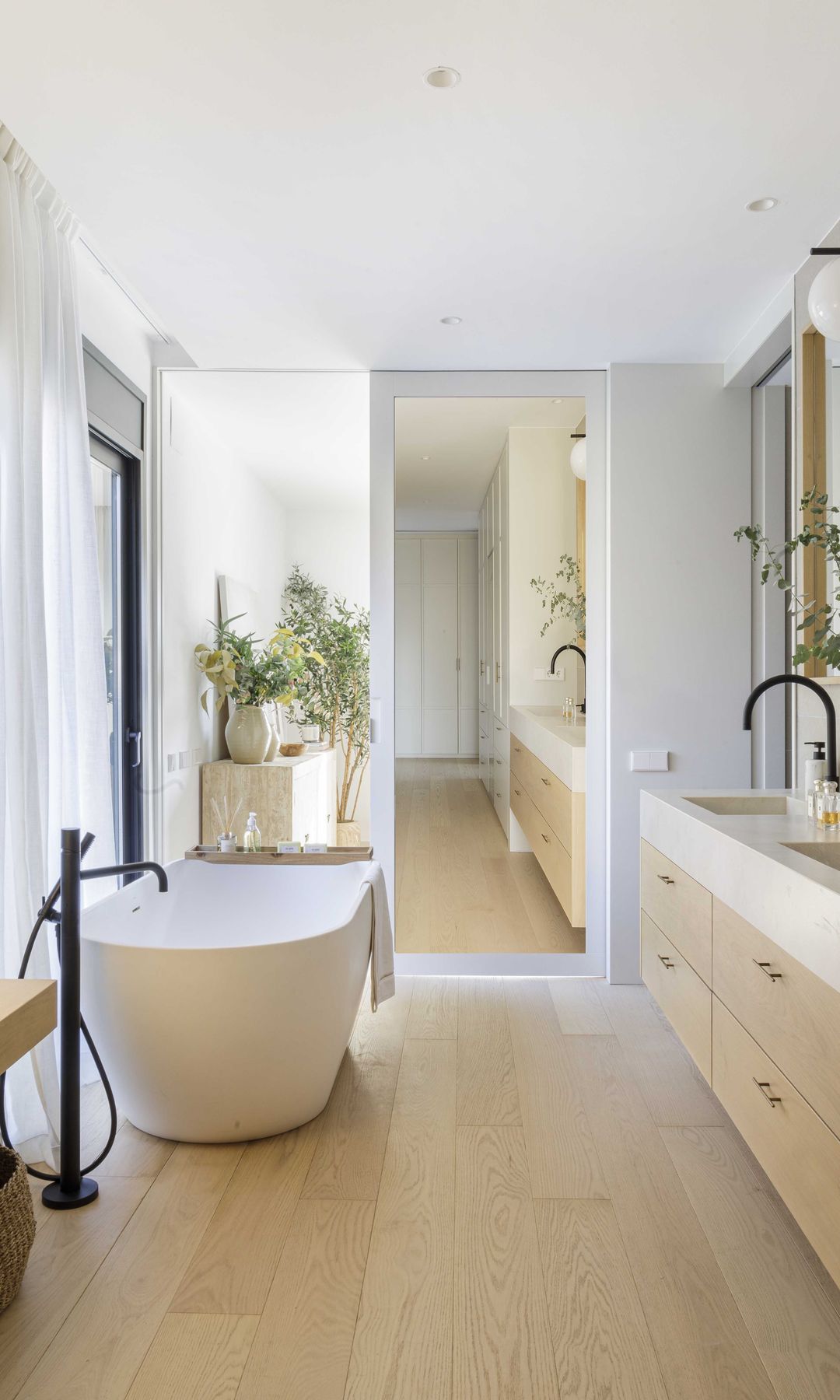 Baño con bañera exenta