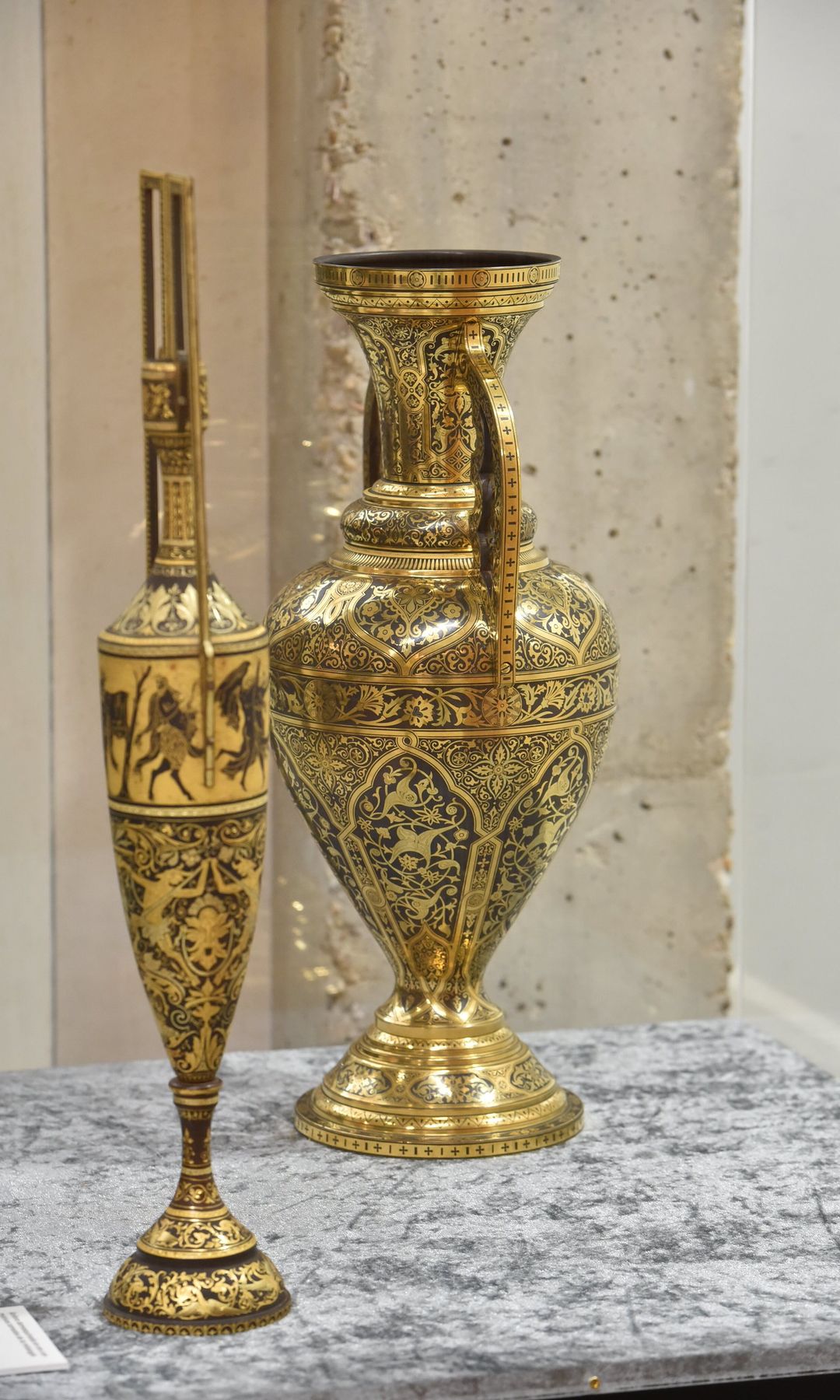 Arte del damasquinado en la exposición de Toledo situada en la mezquita de las Tornerías