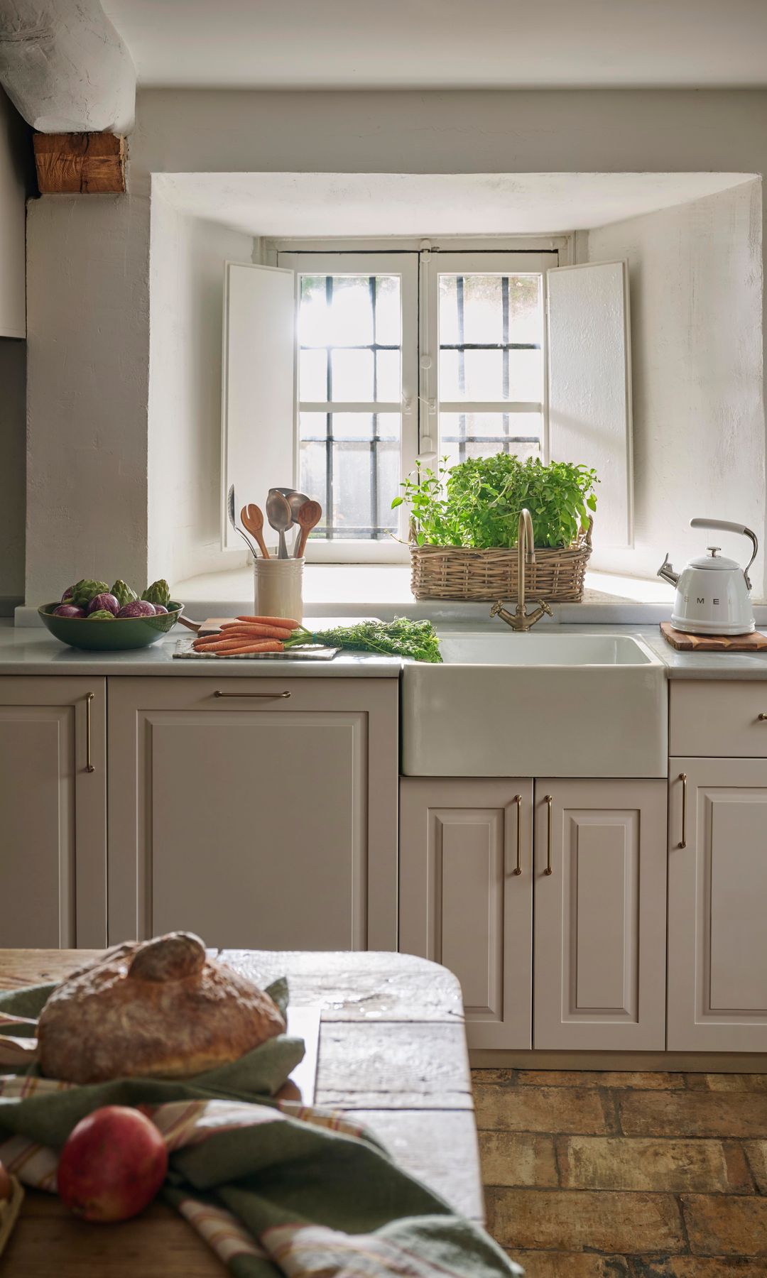Mobiliario de cocina y accesorios de El Corte Inglés (catálogo Decora)