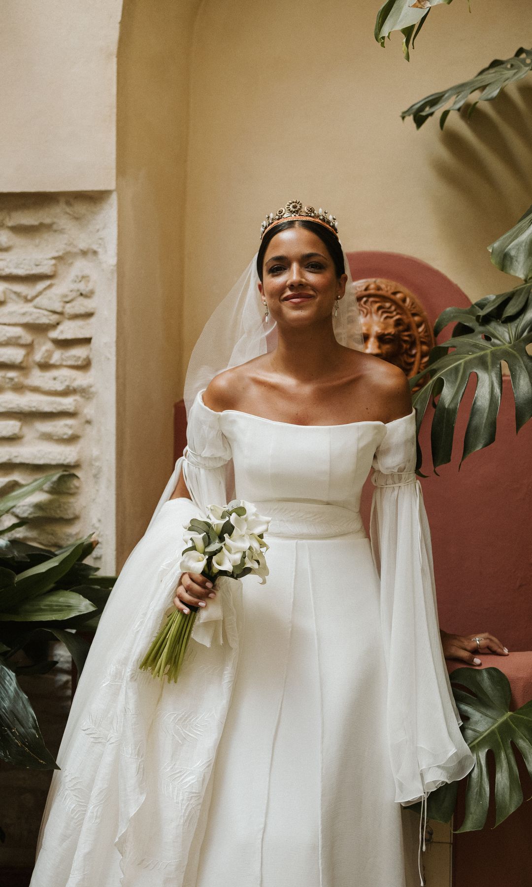 Boda viral influencer Ángela tiara de corales