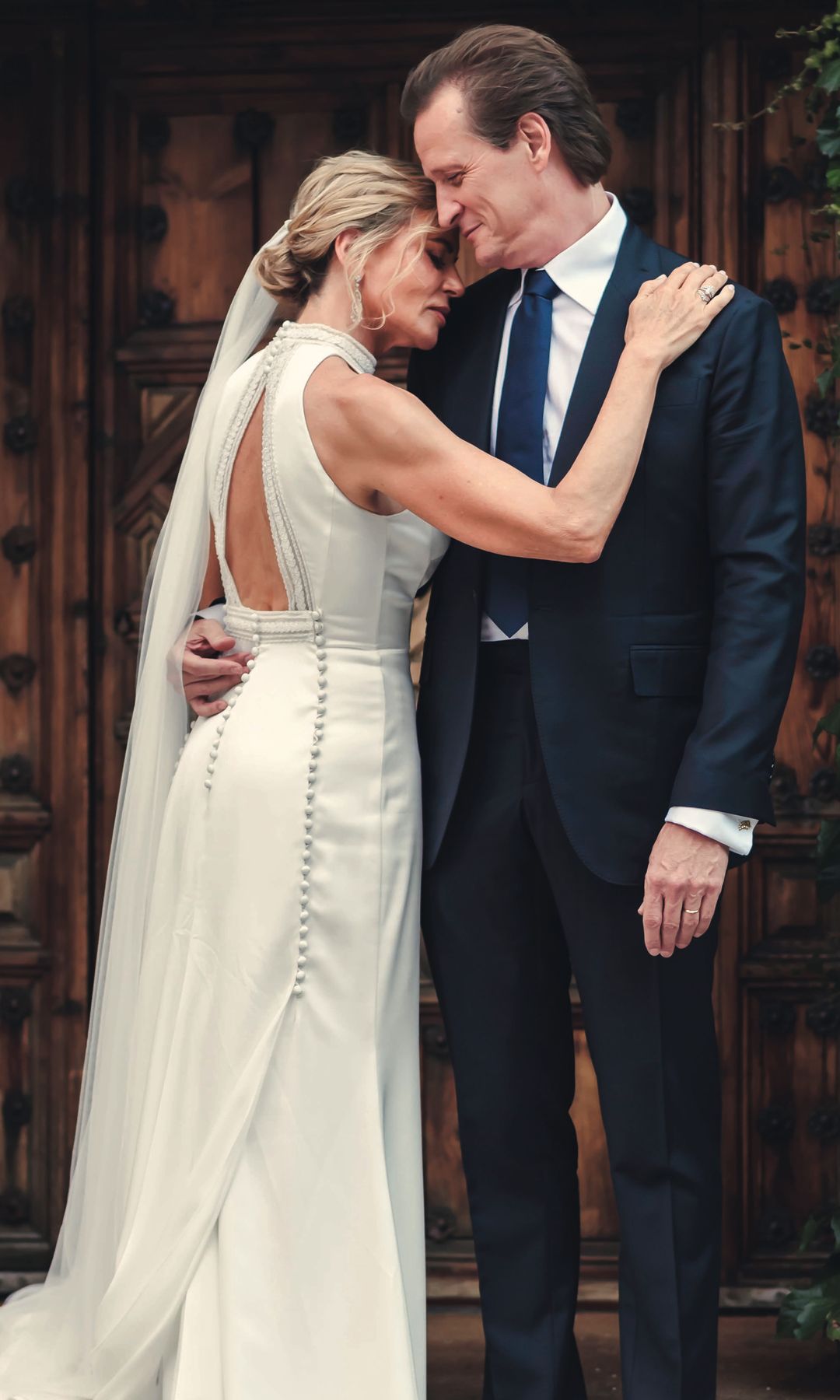 El vestido de novia, realizado artesanalmente y a medida por Rosa Clará