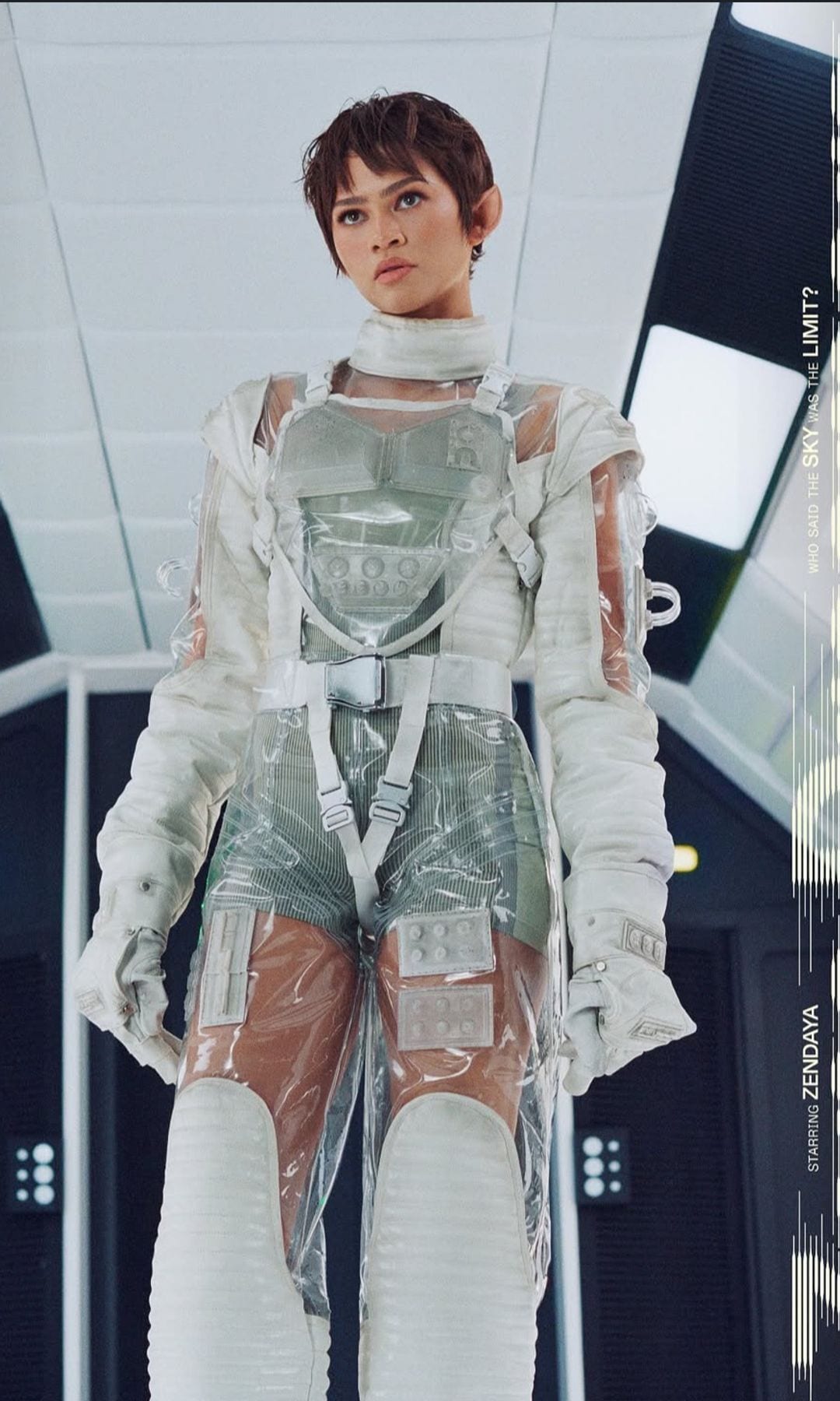 Zendaya en la portada de su nueva campaña con "On"