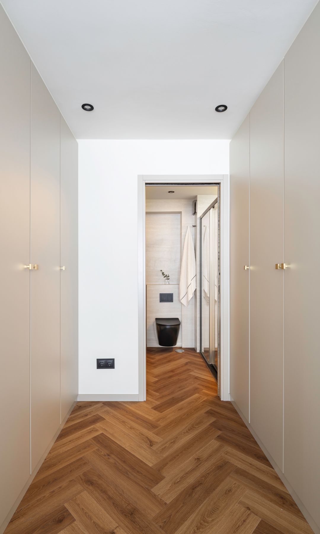 Vestidor hacia el baño