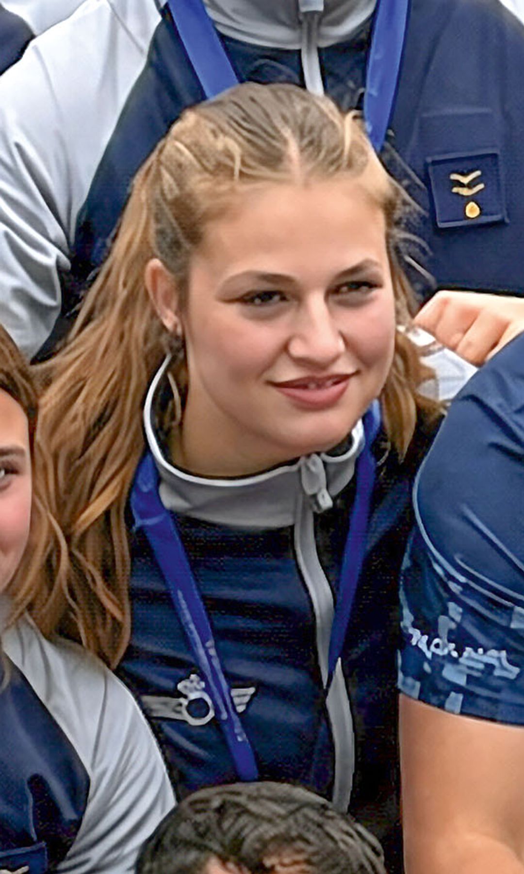 Leonor en un retrato junto a sus compañeros