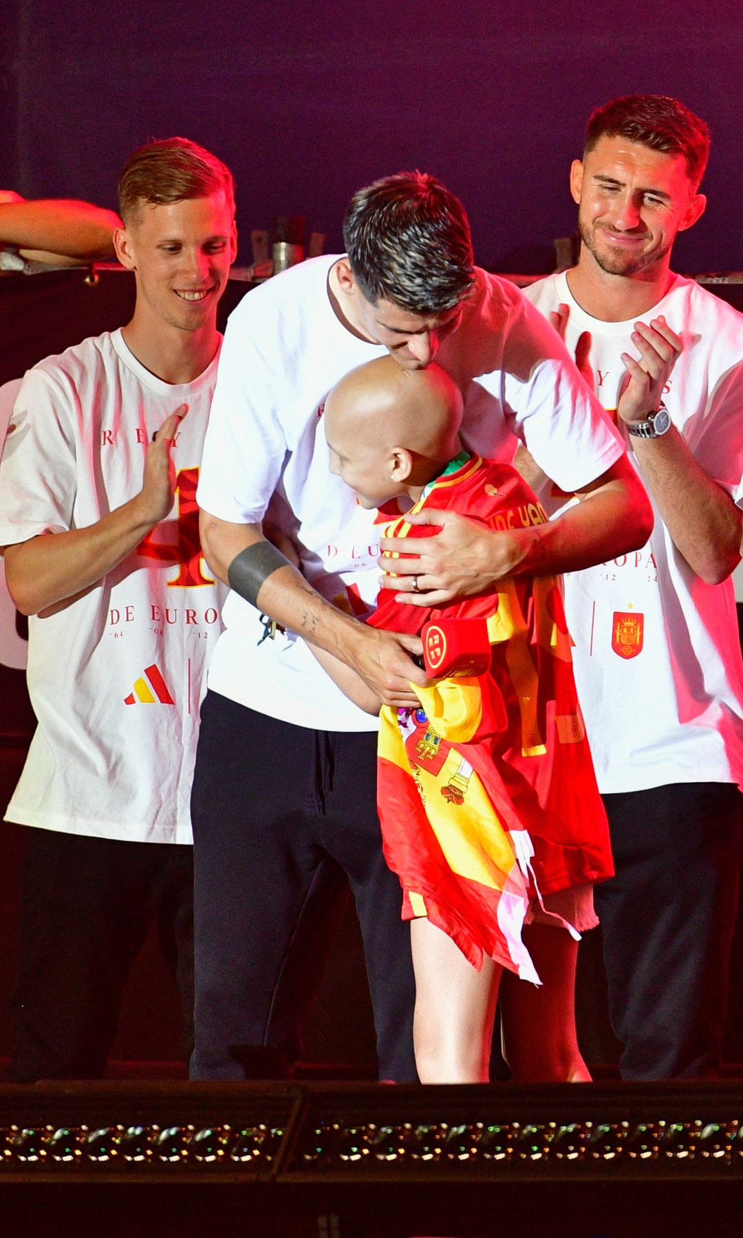 Álvaro Morata junto a María durante la celebración de la victoria en la Eurocopa de la selección española de fútbol, el 15 de julio de 2024, en Madrid