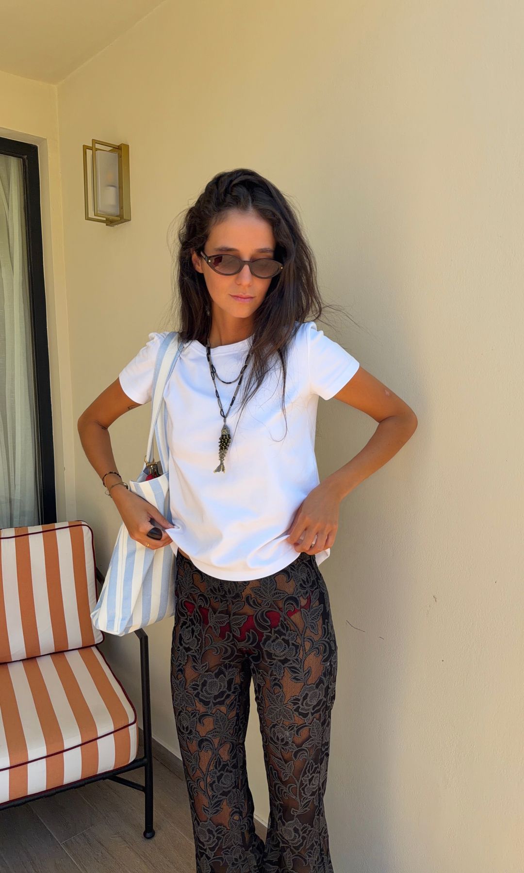 Pantalón semitransparente, bikinis joya y vestido con escote en la espalda: Victoria Federica marca estilazo en Ibiza
