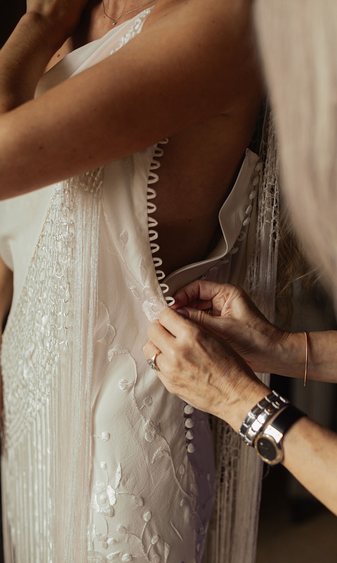 Vestido de novia con mantón de Manila