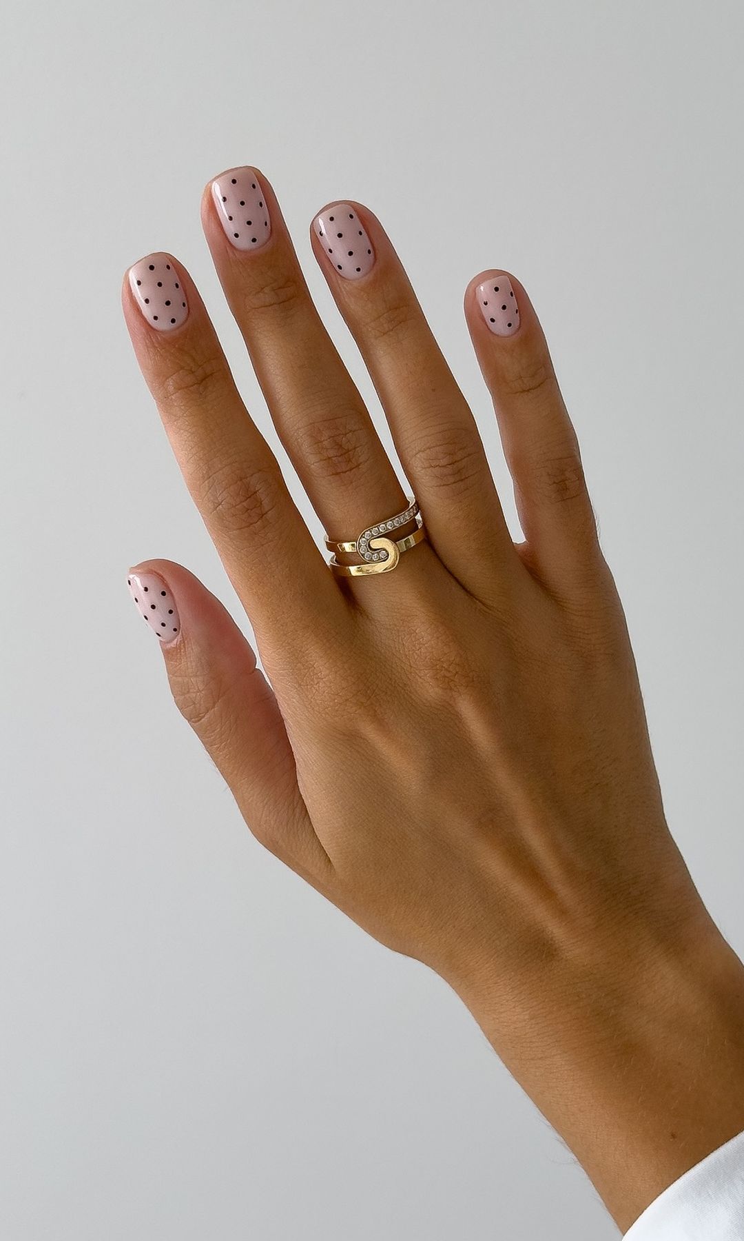 Manicura con lunares