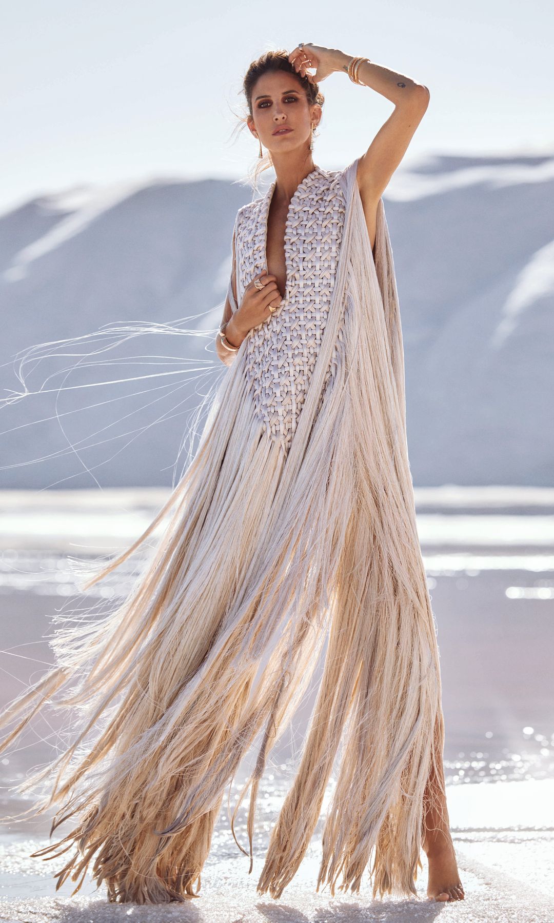 MIRADA AL FUTURO
Inés Domecq se encuentra en un momento vital muy dulce, pero con sueños por cumplir. Posa con vestido, de Rami Al Ali. Todas las joyas del reportaje son de Roberto Coin.