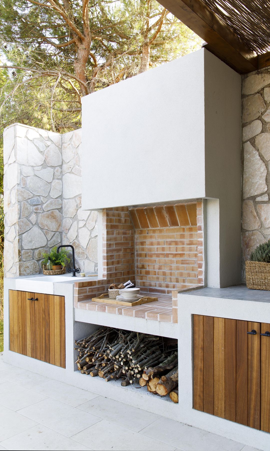Cocina con barbacoa de exterior