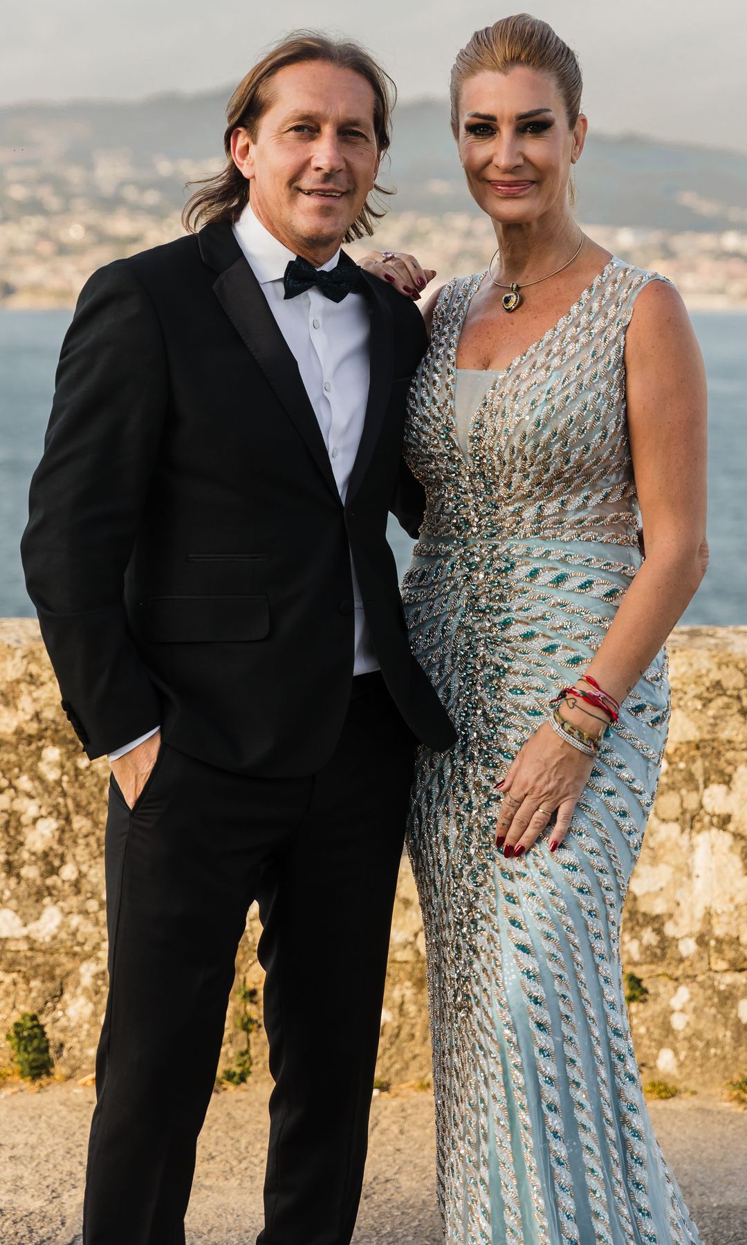 Esta vez, a Míchel Salgado le tocaba jugar en casa, y ha celebrado con Malula Sanz sus 25 años de matrimonio en Galicia
