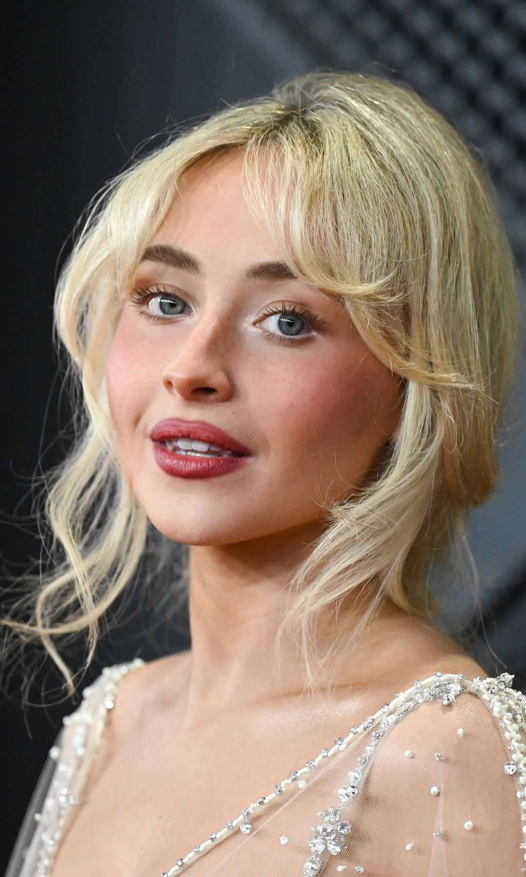 Sabrina eligió un beauty look al natural.