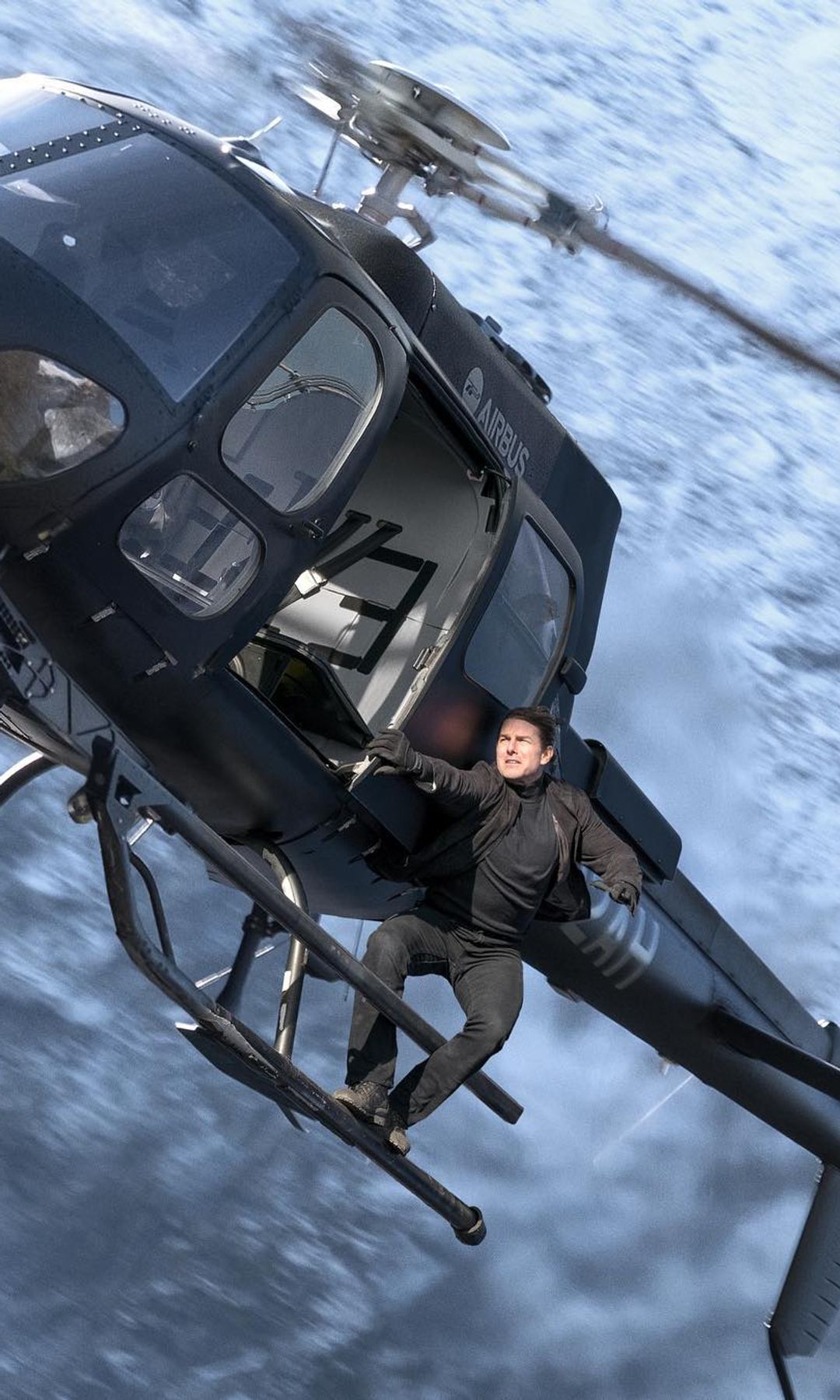 Tom Cruise haciendo una de sus escenas de riesgo