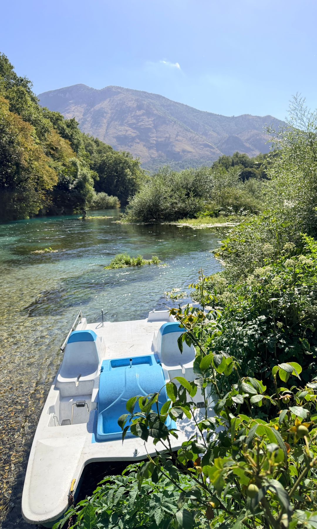 El Ojo Azul, Albania