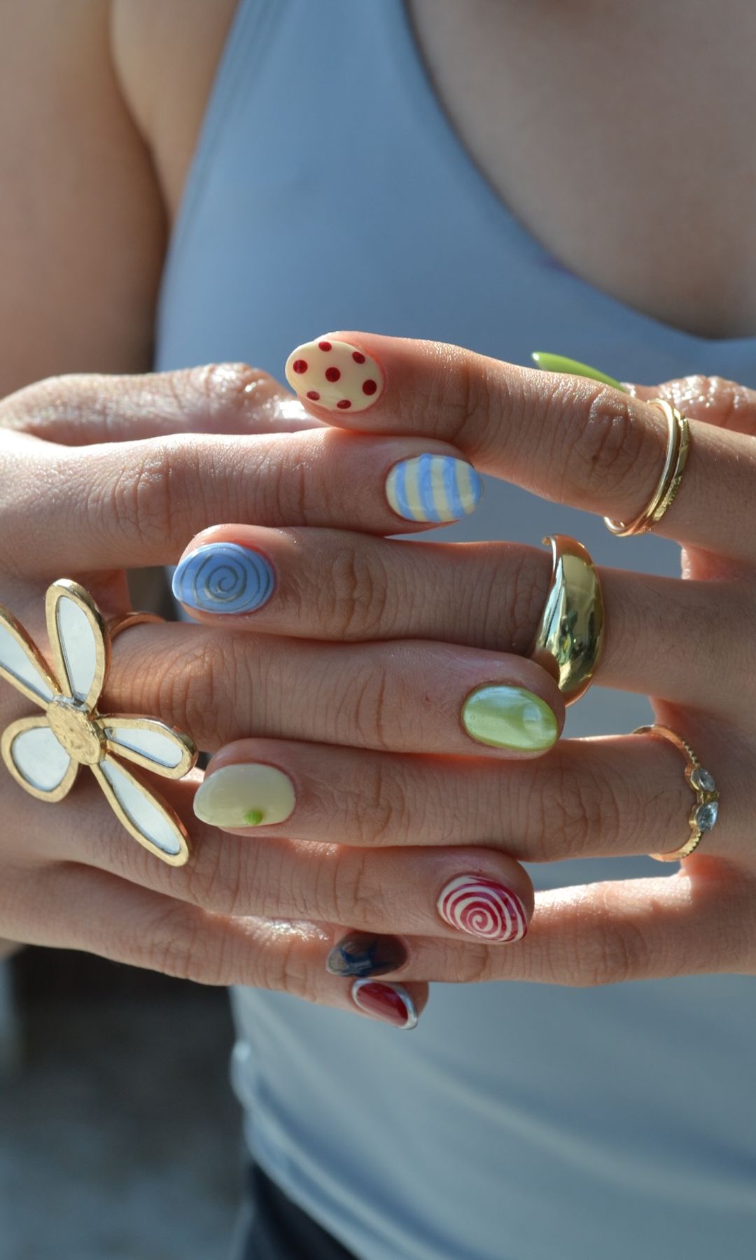 Manicura variada con colores